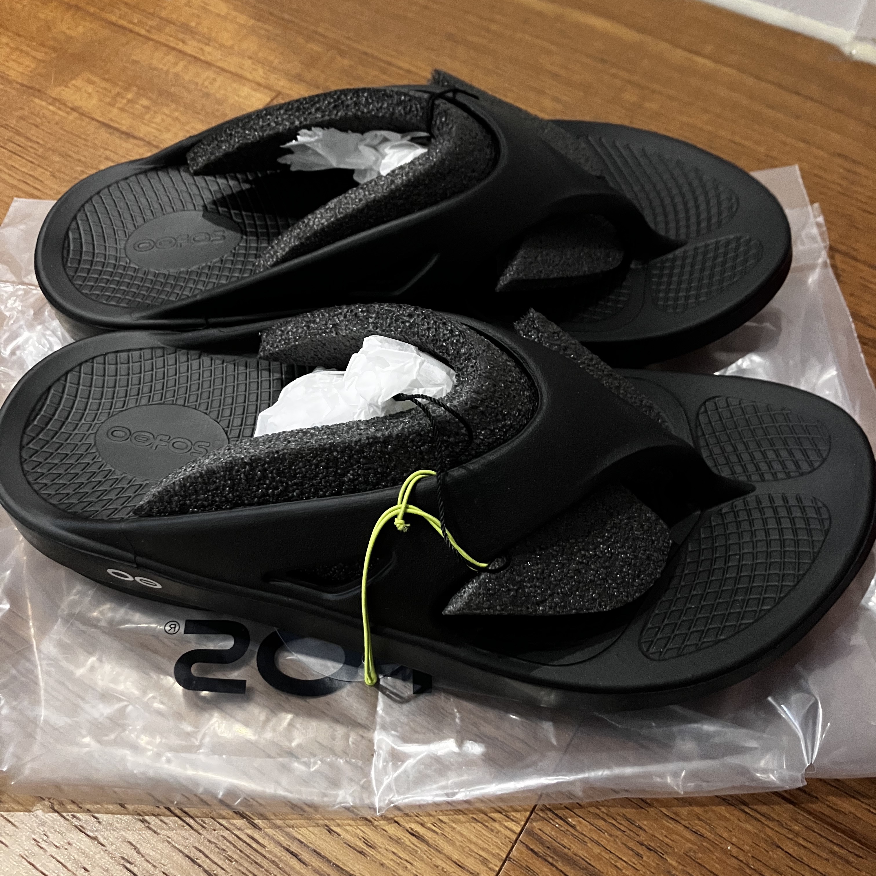 Oofos OOriginal Black 착용 스타일