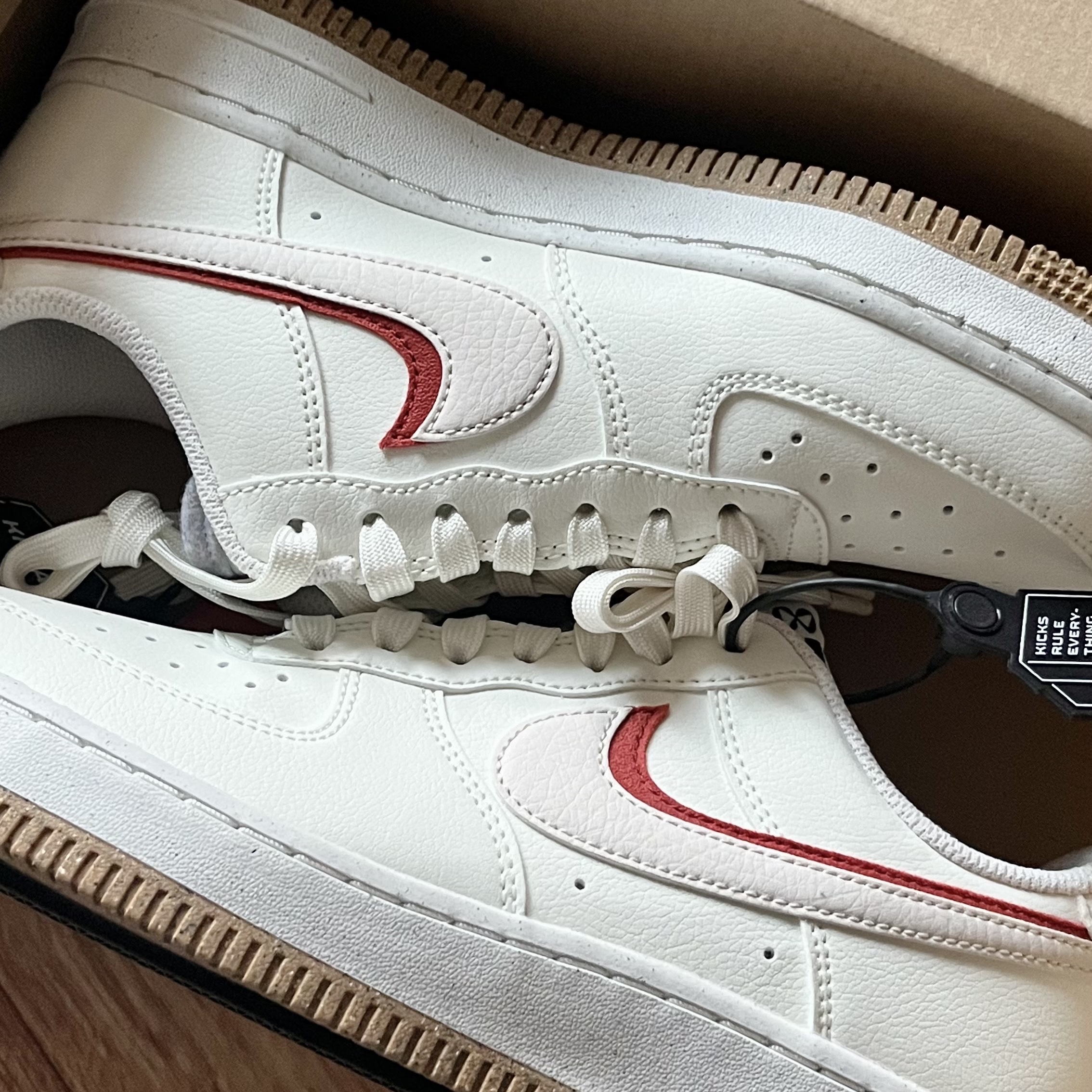 (W) Nike Air Force 1 '07 LX Sail Cinnabar 착용 스타일