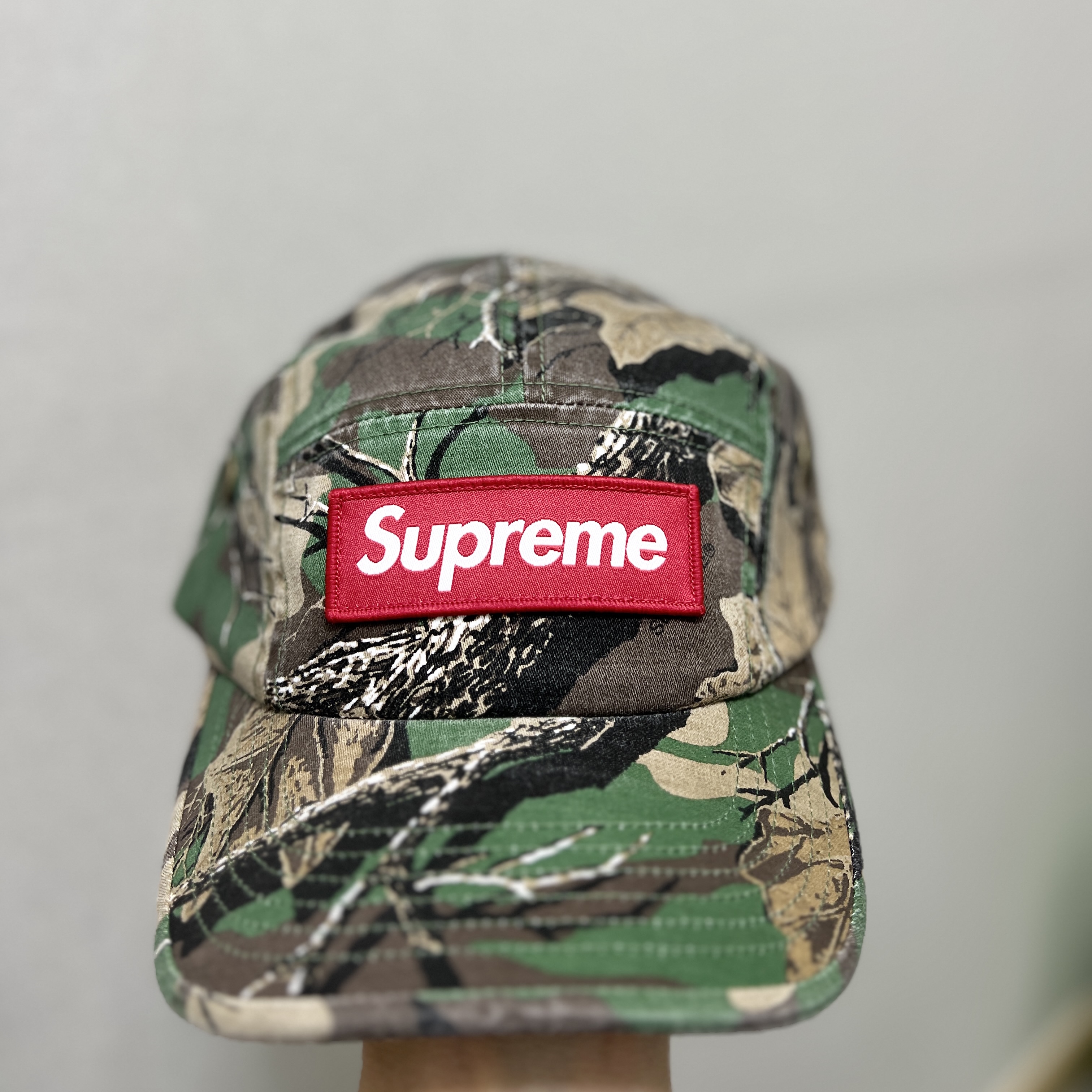Supreme Military Camp Cap Branch Olive Camo - 22FW 착용 스타일 - 1