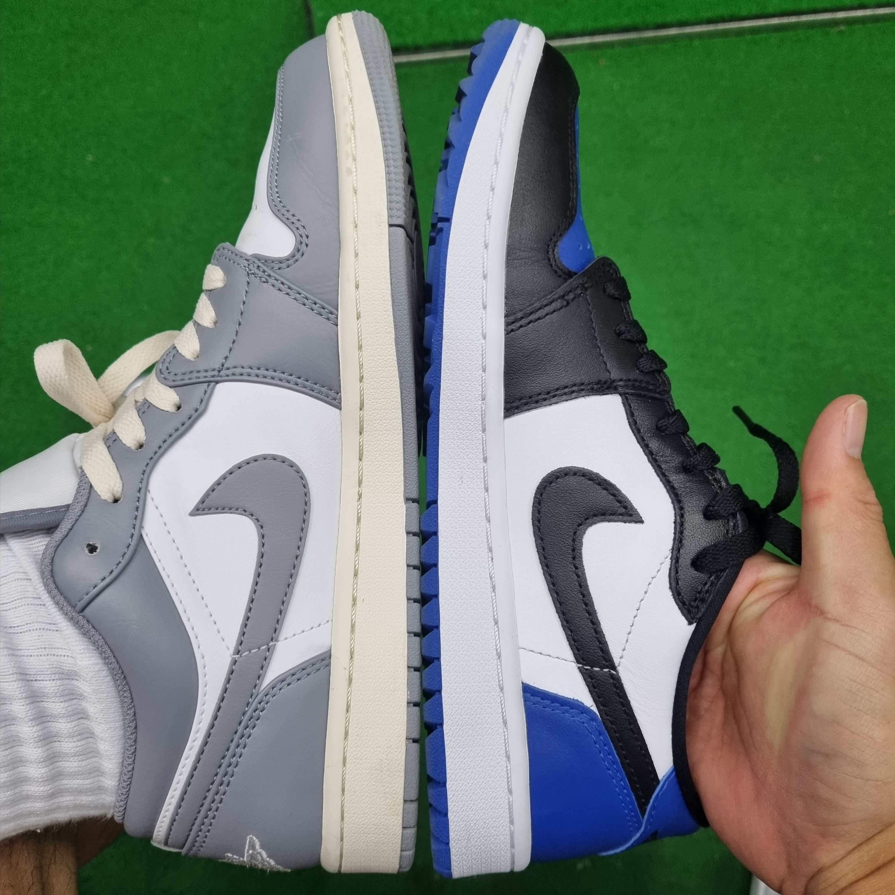 Jordan 1 Low Stealth and White, (GS) Jordan 1 Low Stealth and White 착용 스타일 - 2