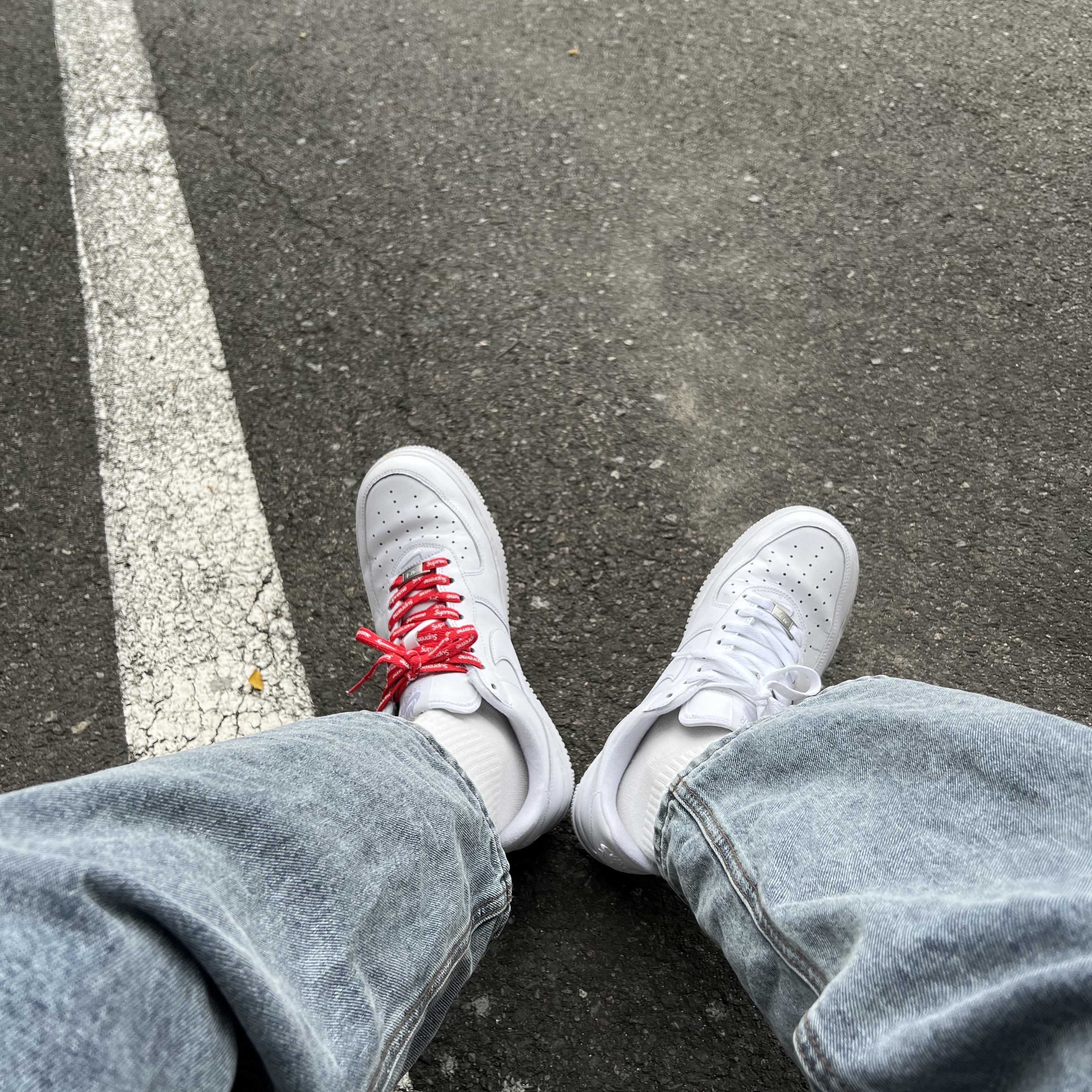 Nike x Supreme Air Force 1 Low White 착용 스타일