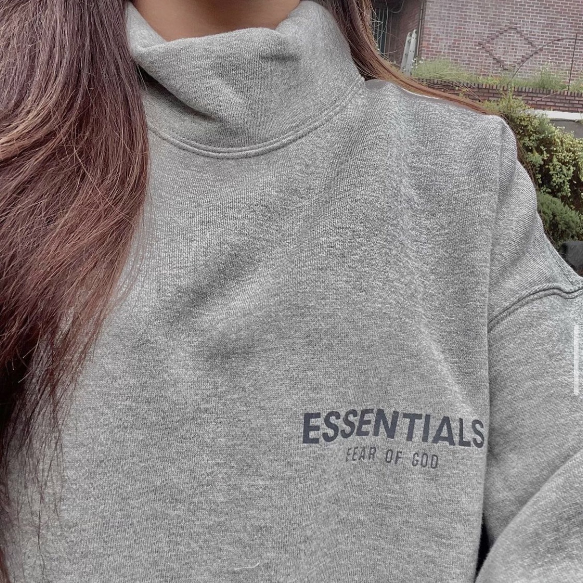 Essentials The Core Collection Mockneck Sweatshirt Dark Oatmeal 착용 스타일