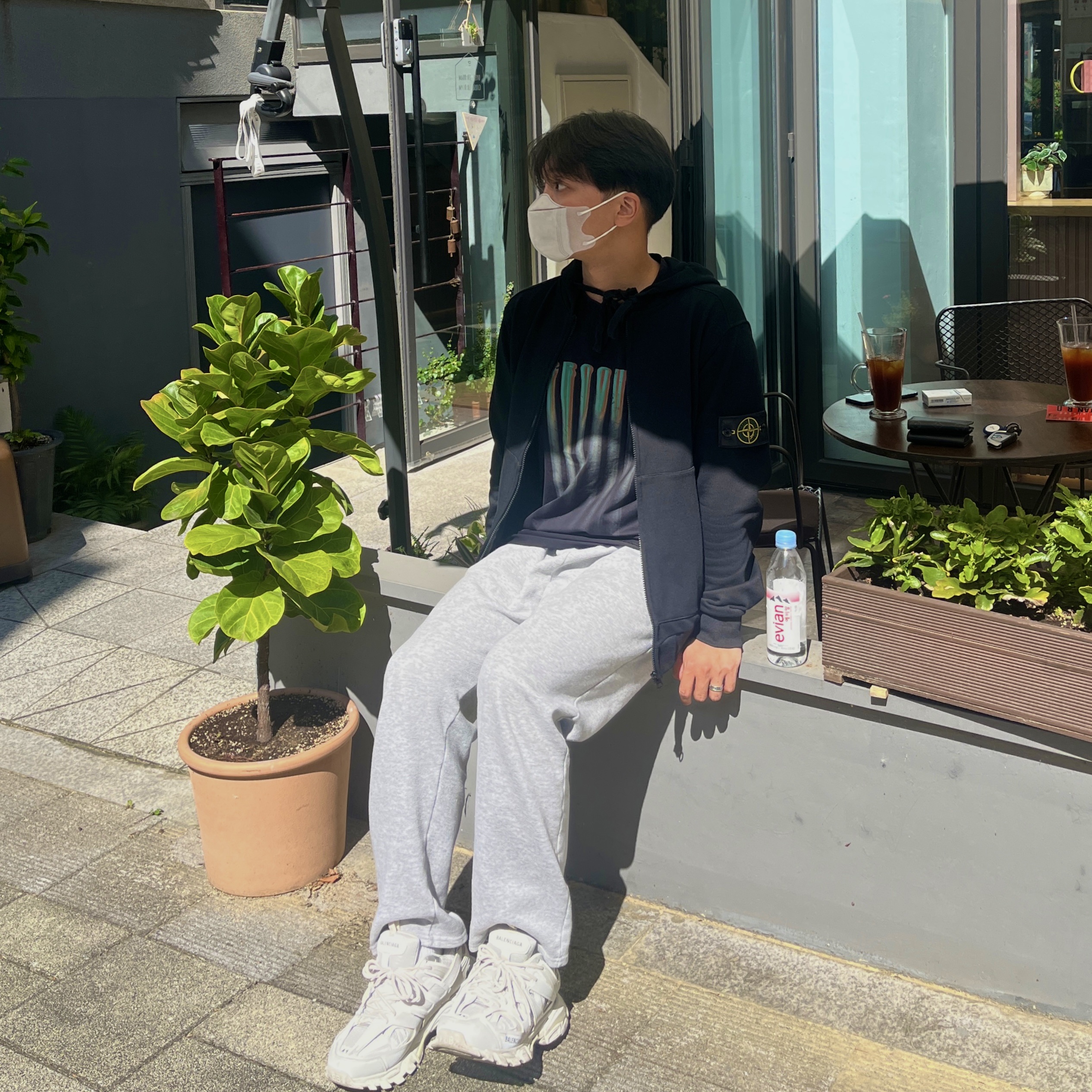 Stone Island 64251 Cotton Fleece Full Zip Hooded Sweatshirt Black - 22SS, Balenciaga Track Sneakers White 2019 착용 스타일
