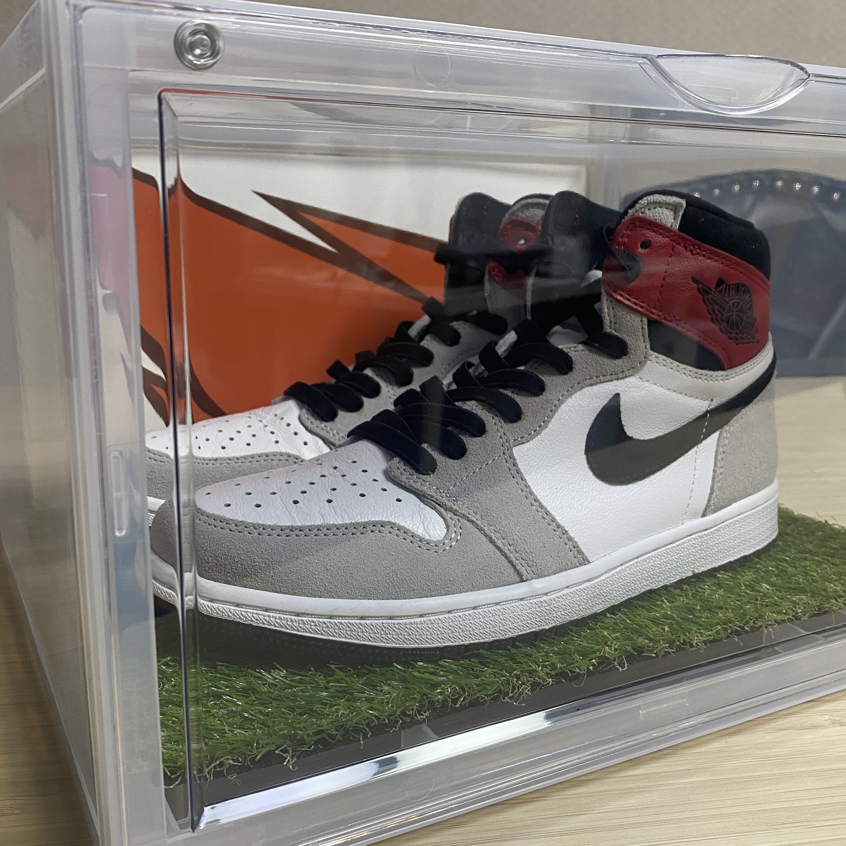 Jordan 1 Retro High OG Light Smoke Grey 착용 스타일 - 2