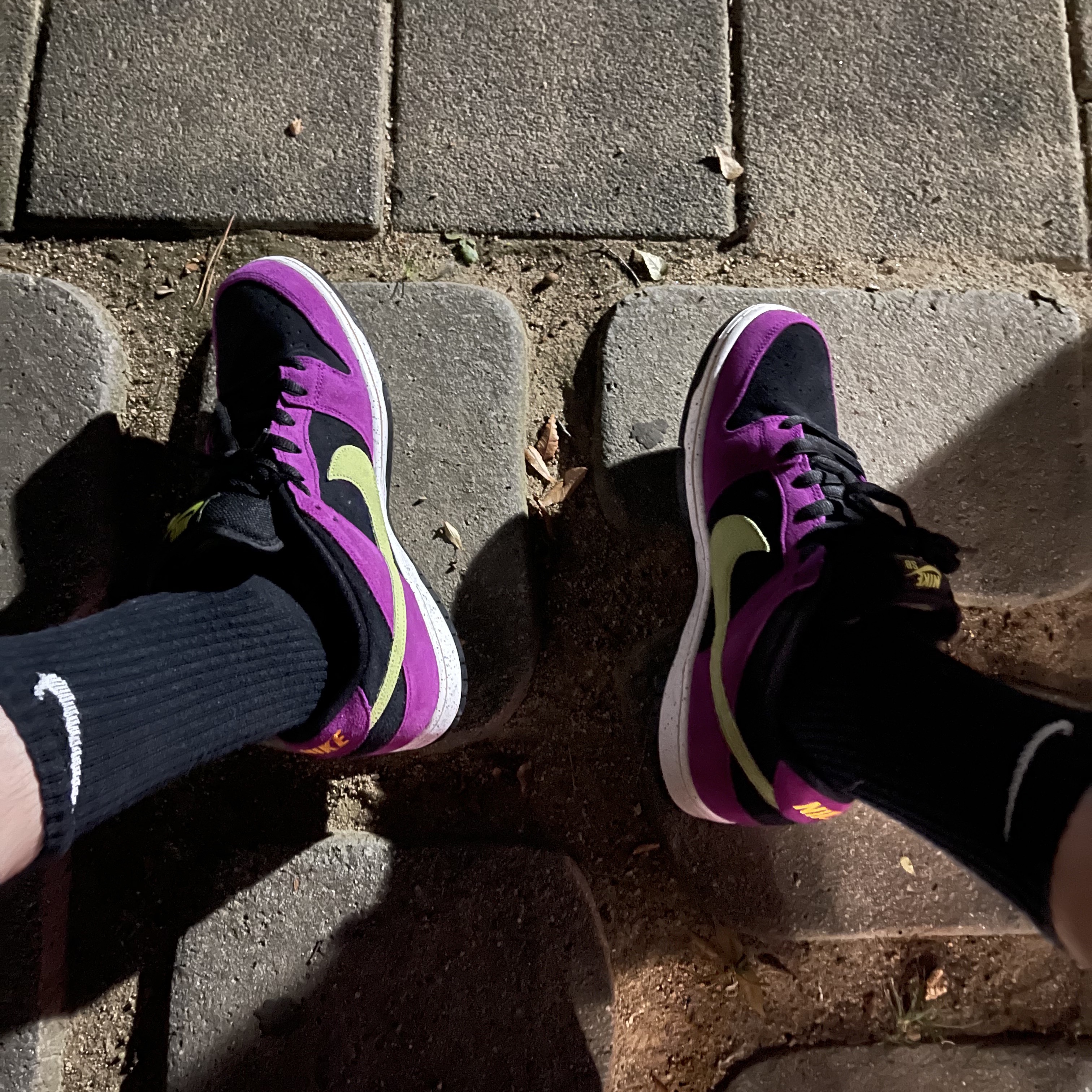 Nike SB Dunk Low Pro Red Plum 착용 스타일 - 2