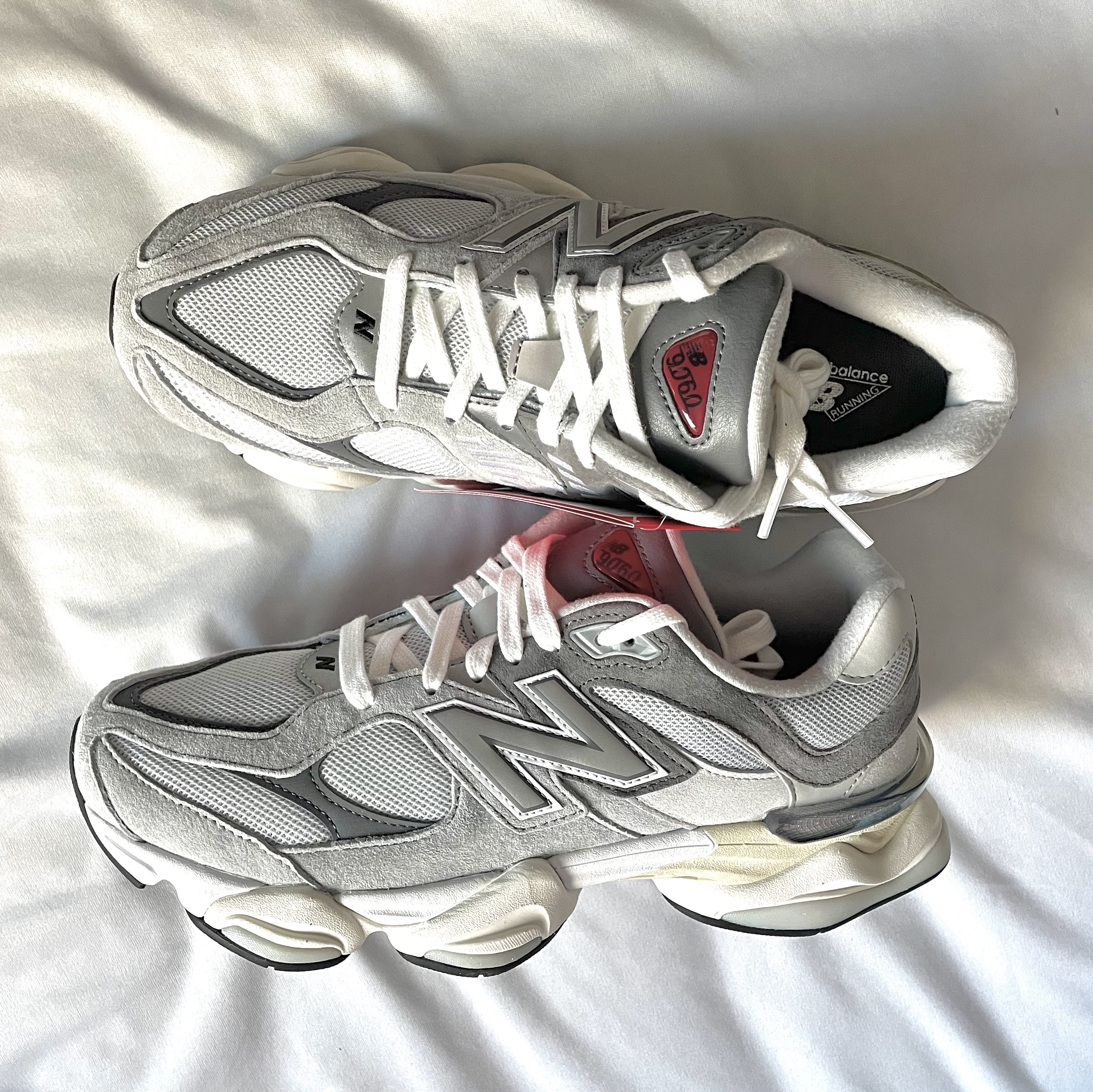 New Balance 9060 Rain Cloud Castlerock 착용 스타일
