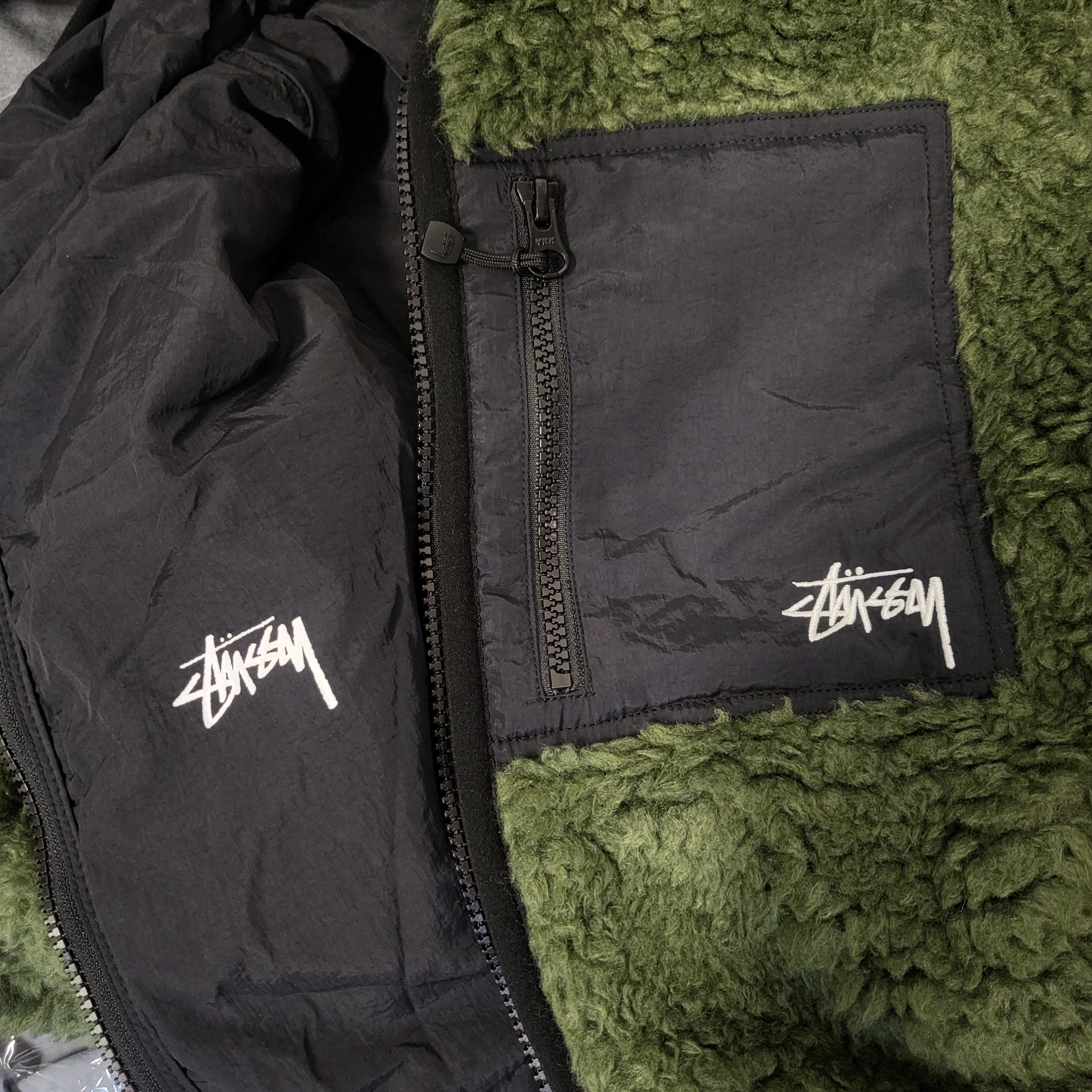 Stussy Sherpa Jacket Olive 착용 스타일