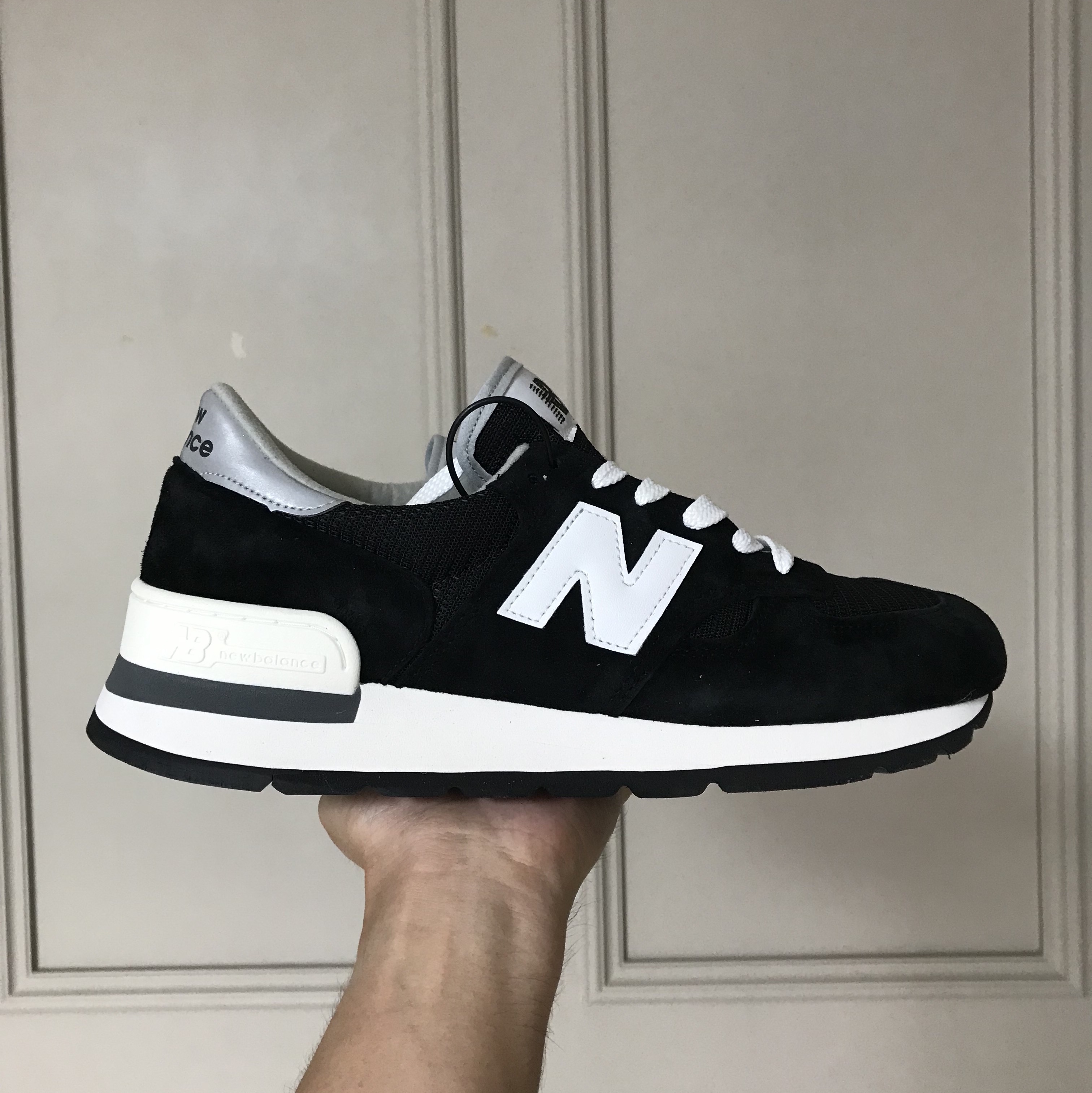 New Balance 990v1 Made in USA Black 착용 스타일 - 4