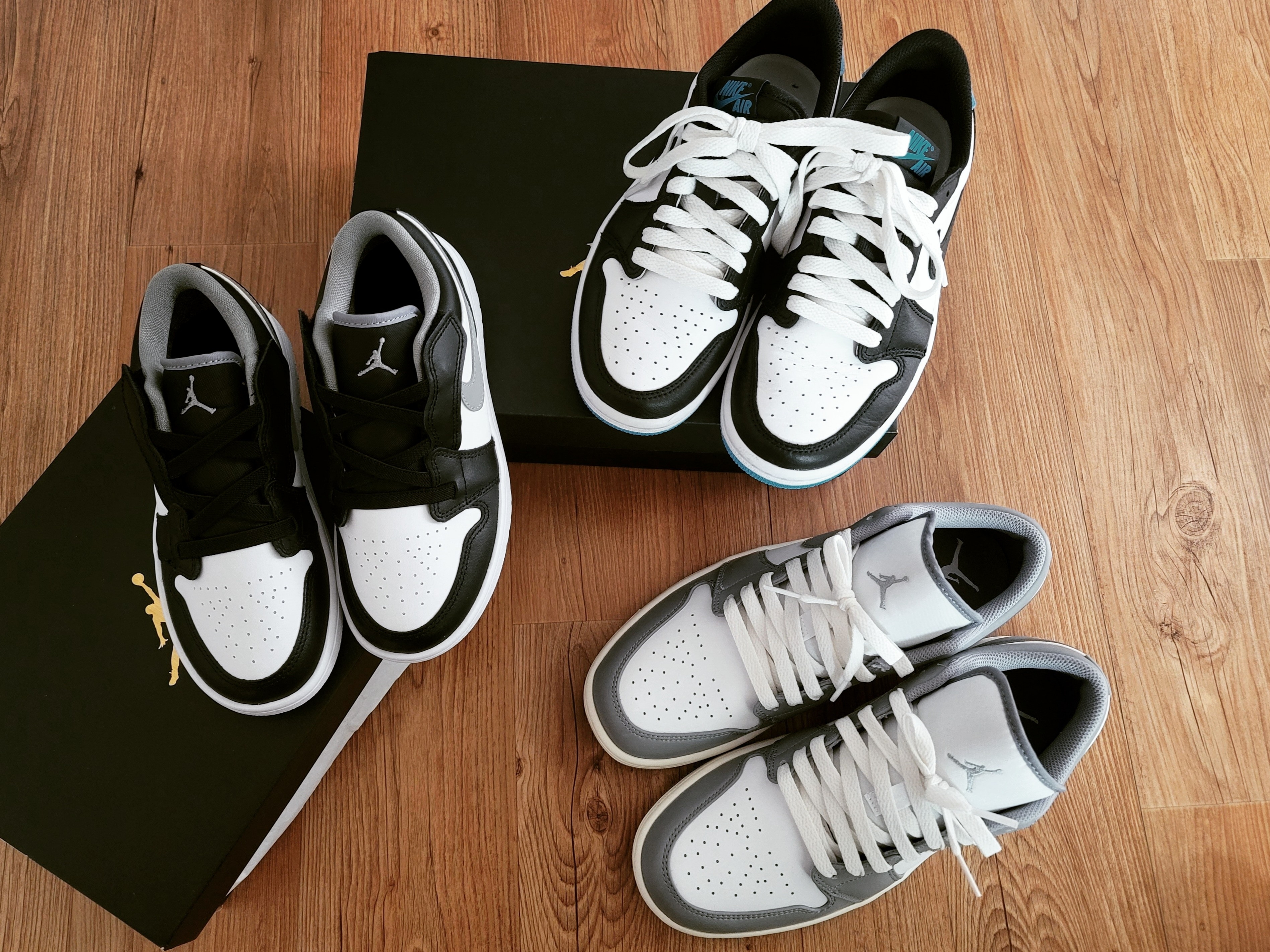 (W) Jordan 1 Retro Low OG Black and Dark Powder Blue, Jordan 1 Low Stealth and White 착용 스타일