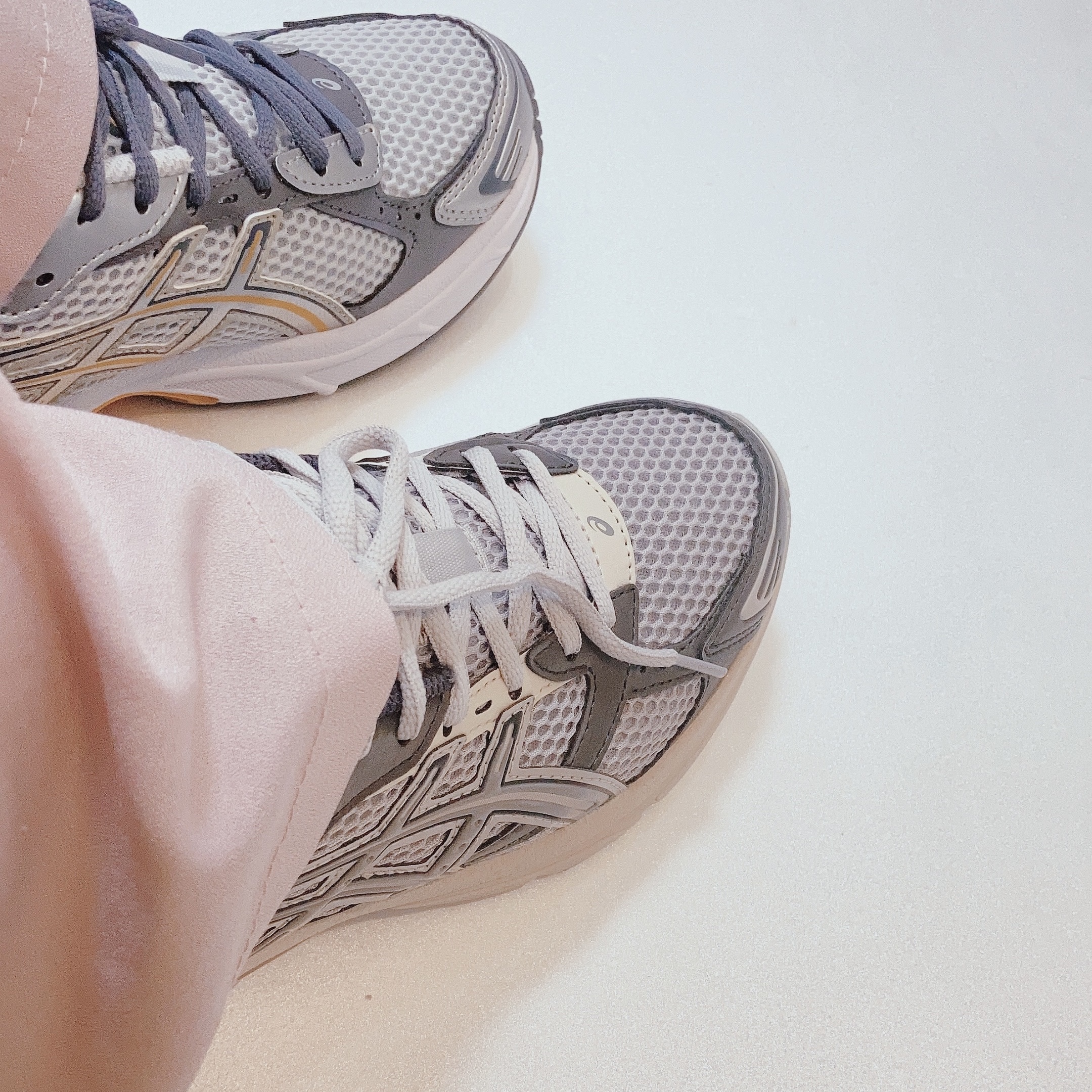 Asics Gel-1130 Oyster Grey Clay Grey, Asics Gel-1130 Polar Shade Pure Silver 착용 스타일 - 3