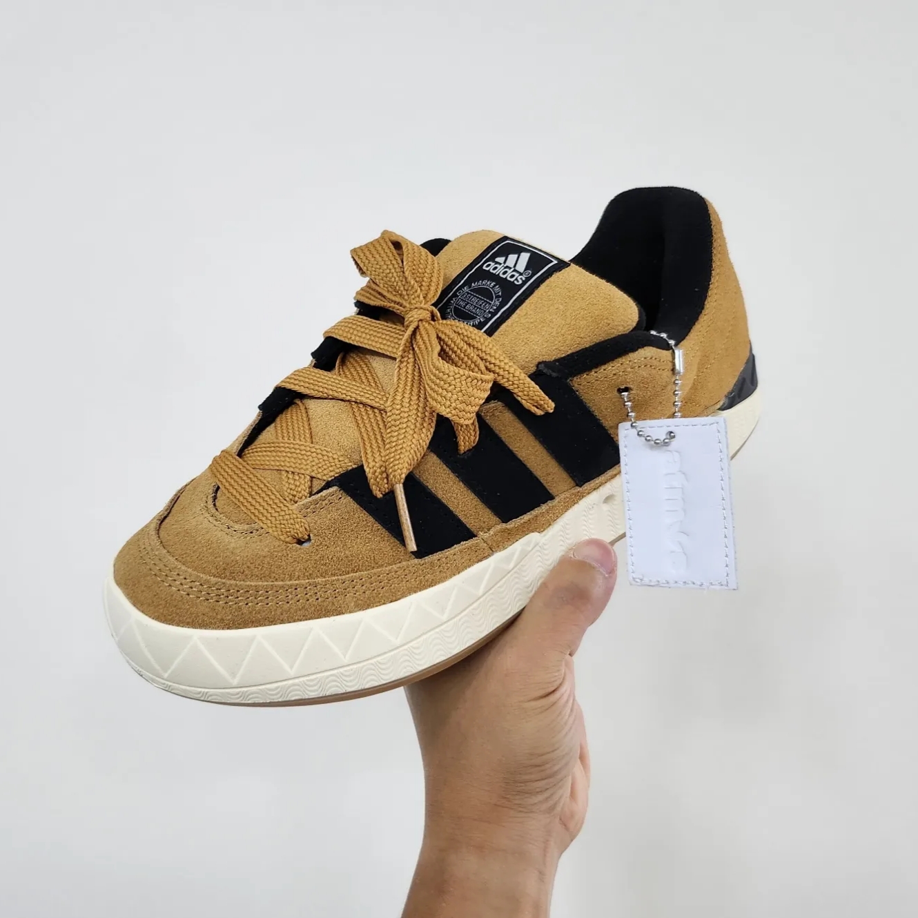 Adidas x Atmos Adimatic OG Shoebox 착용 스타일 - 1