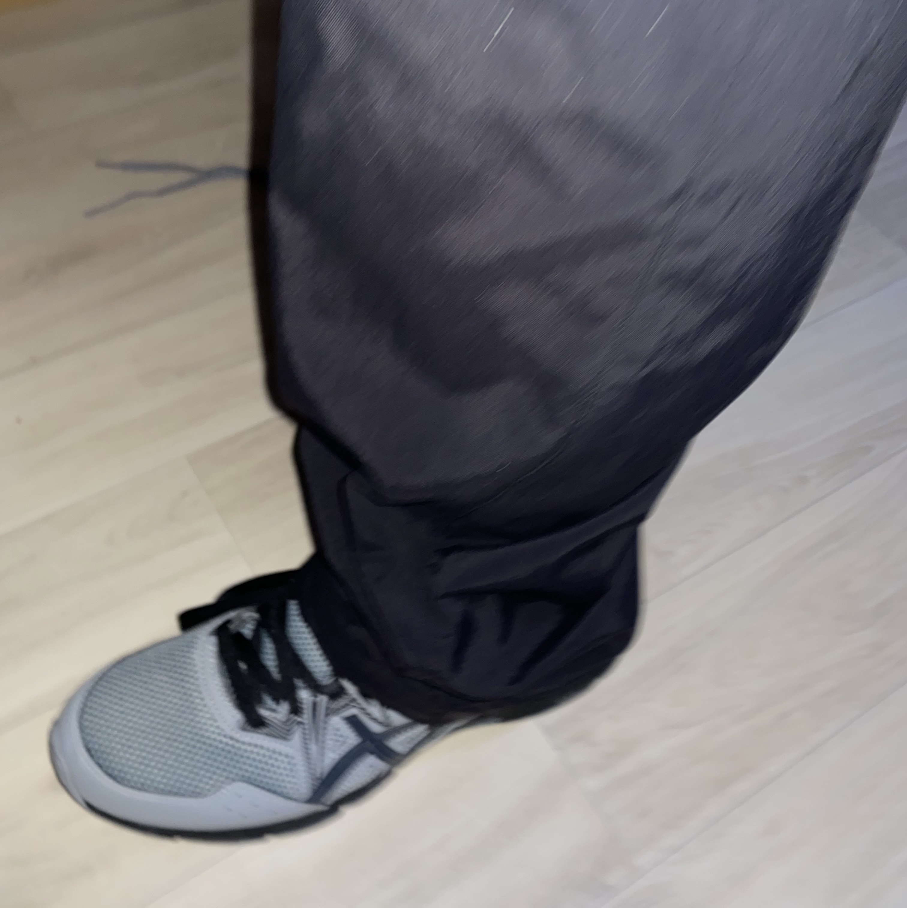 Asics Gel-Venture 8 Sheet Rock Carrier Grey, Asics Gel-Venture 6 SPS Glacier Grey 착용 스타일 - 2