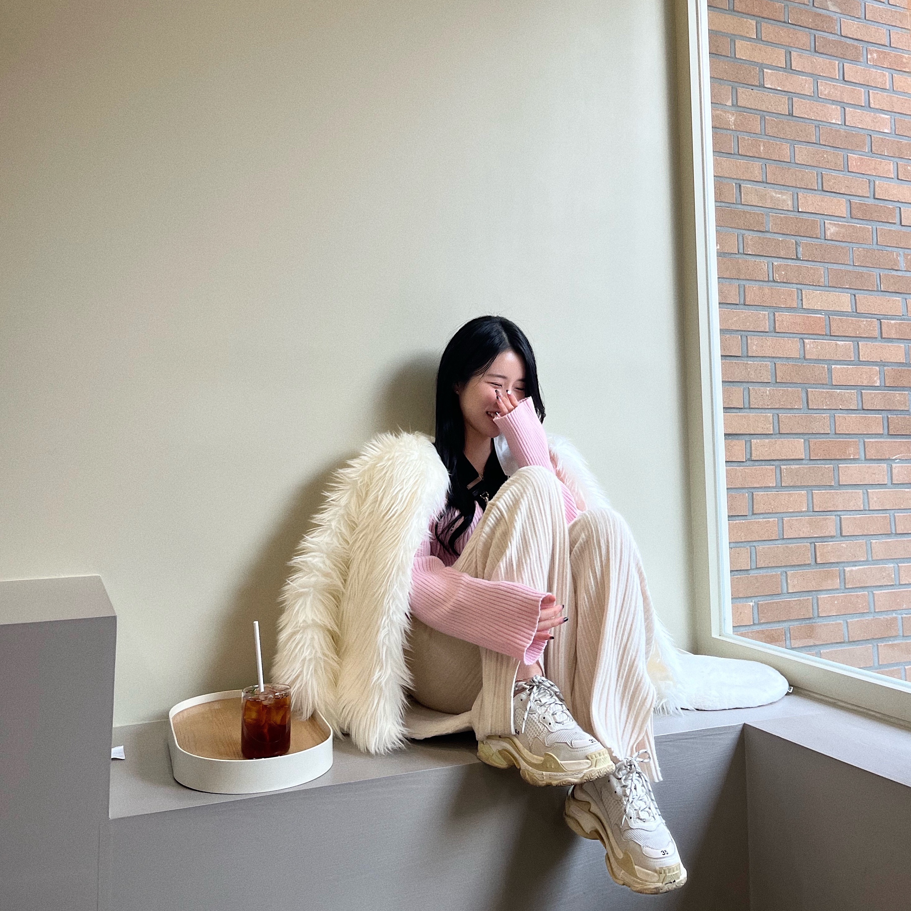 (W) Balenciaga Triple S Sneakers Double Foam and Mesh White 착용 스타일