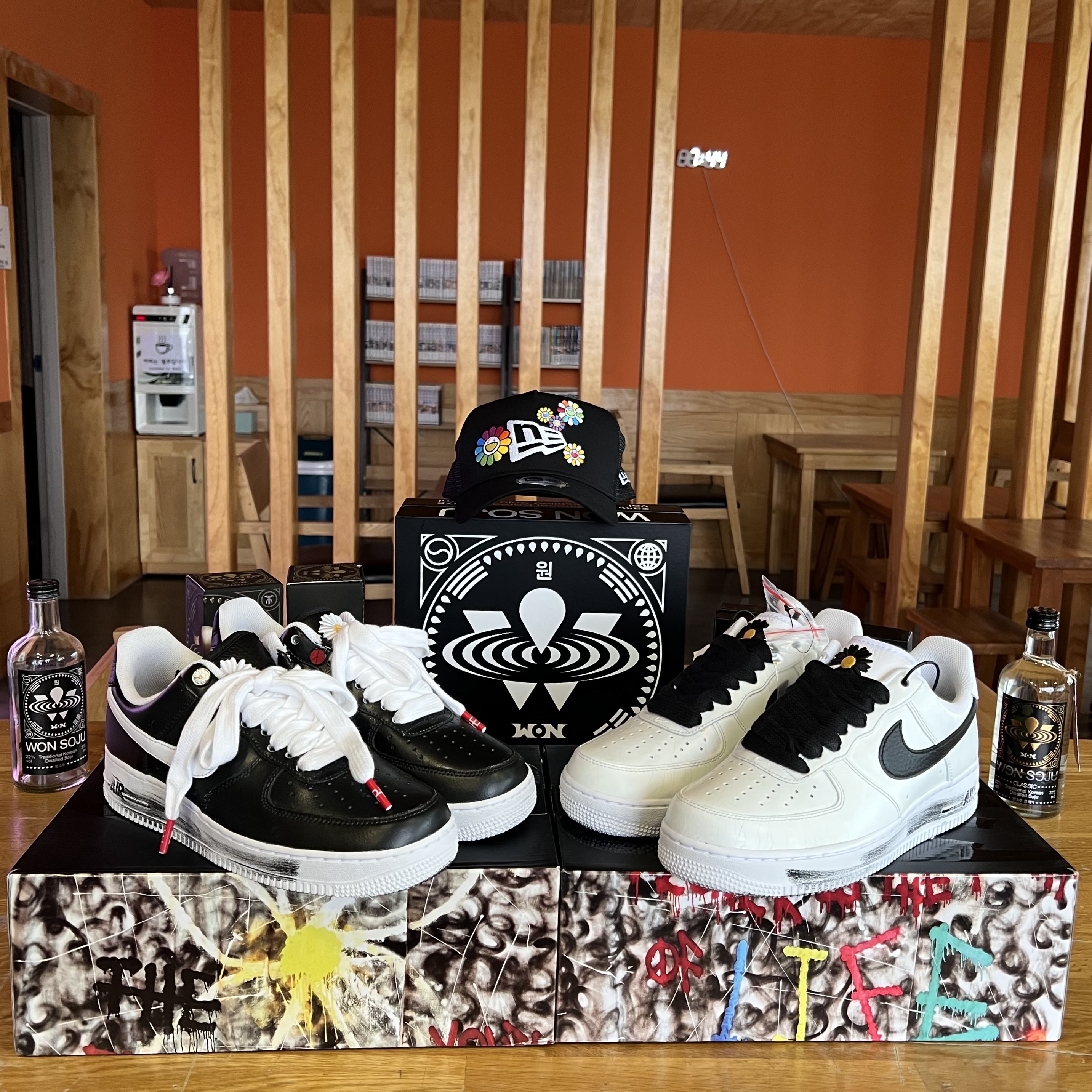 Nike x Peaceminusone Air Force 1 Low Para-Noise, New Era x Murakami Takashi Ohana A-Frame Mesh Cap Black 착용 스타일 - 3
