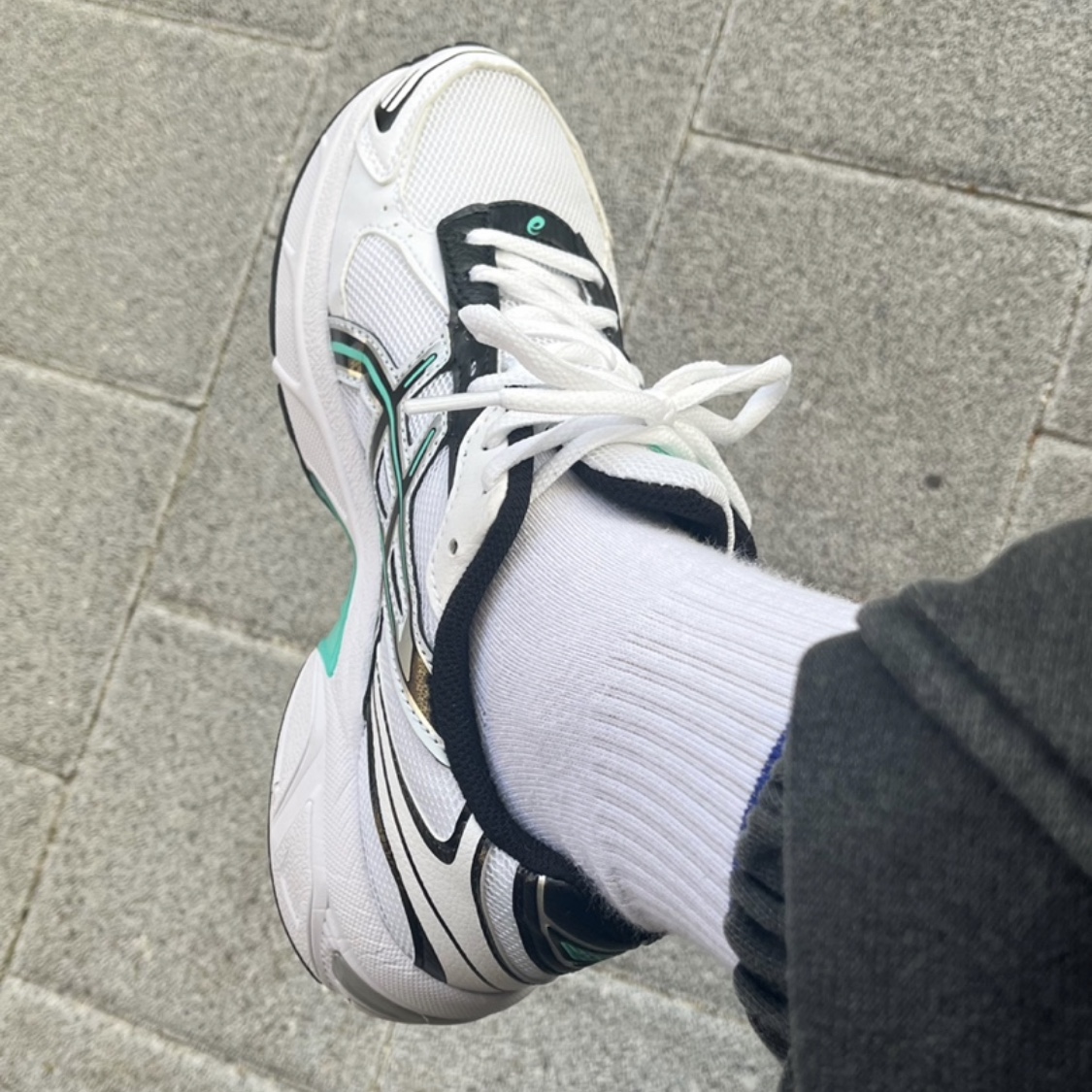 Asics Gel-1130 White Black 착용 스타일