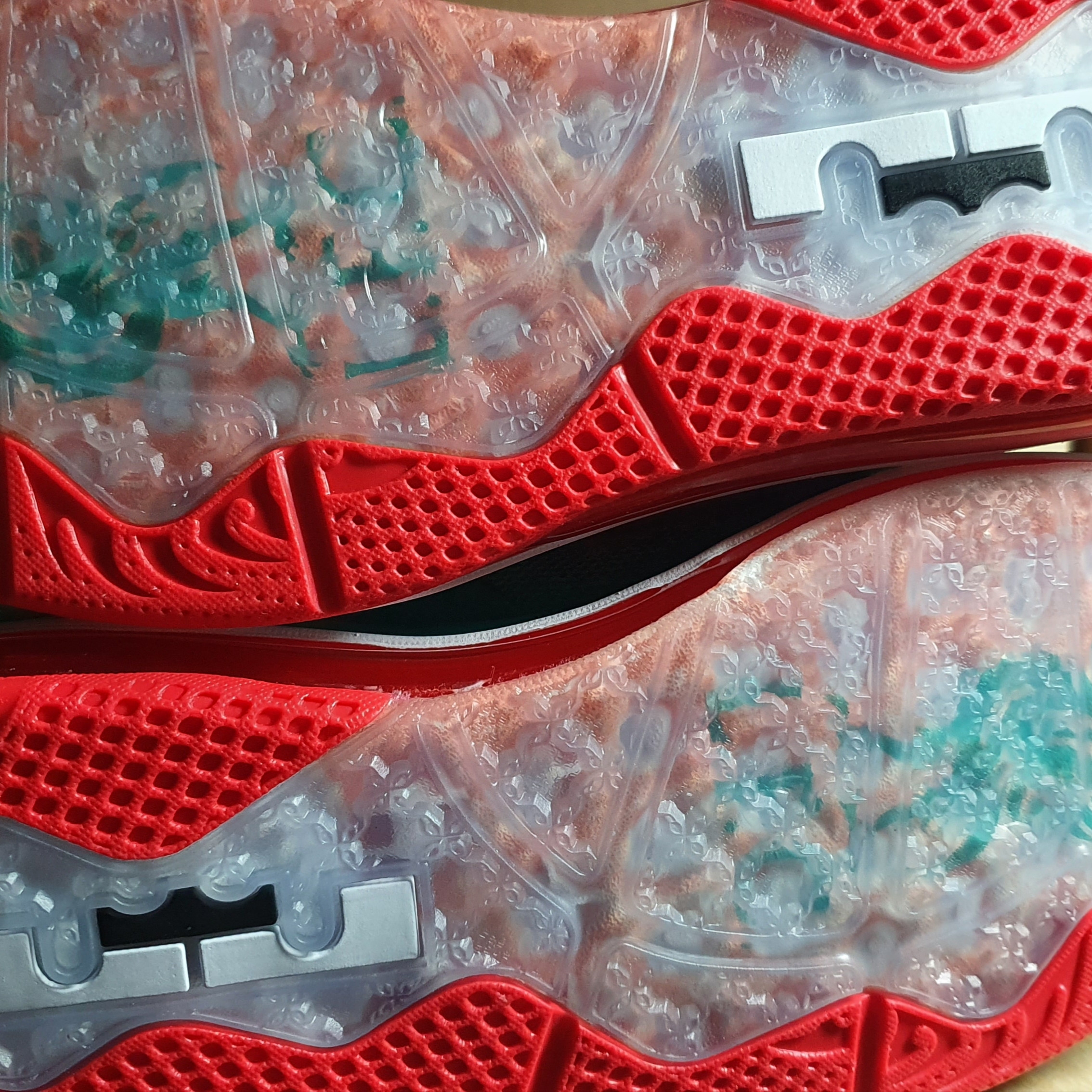 Nike LeBron 9 Low Liverpool FC 착용 스타일 - 3