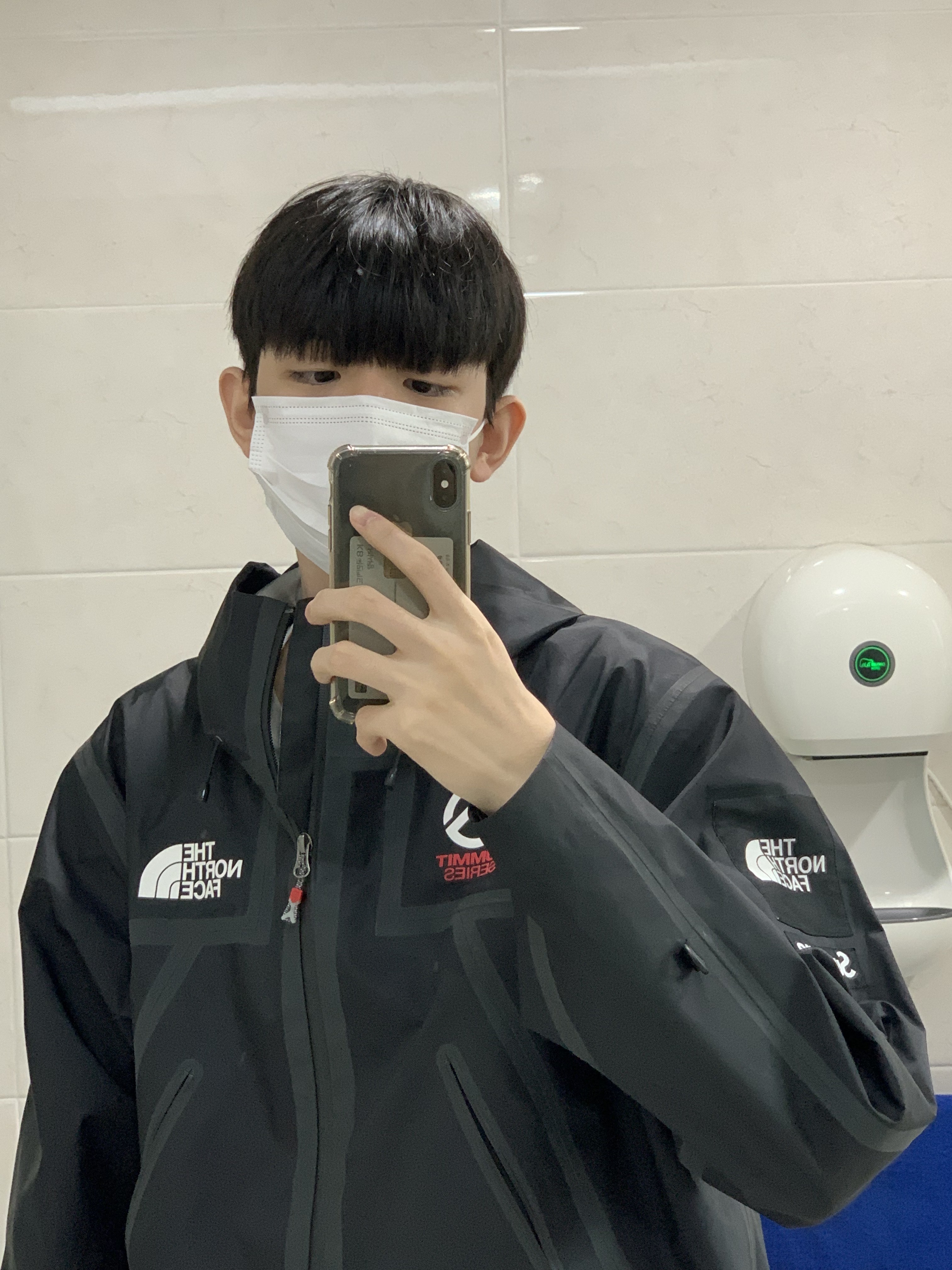 Supreme x The North Face Summit Series Outer Tape Seam Jacket Black - 21SS 착용 스타일 - 1