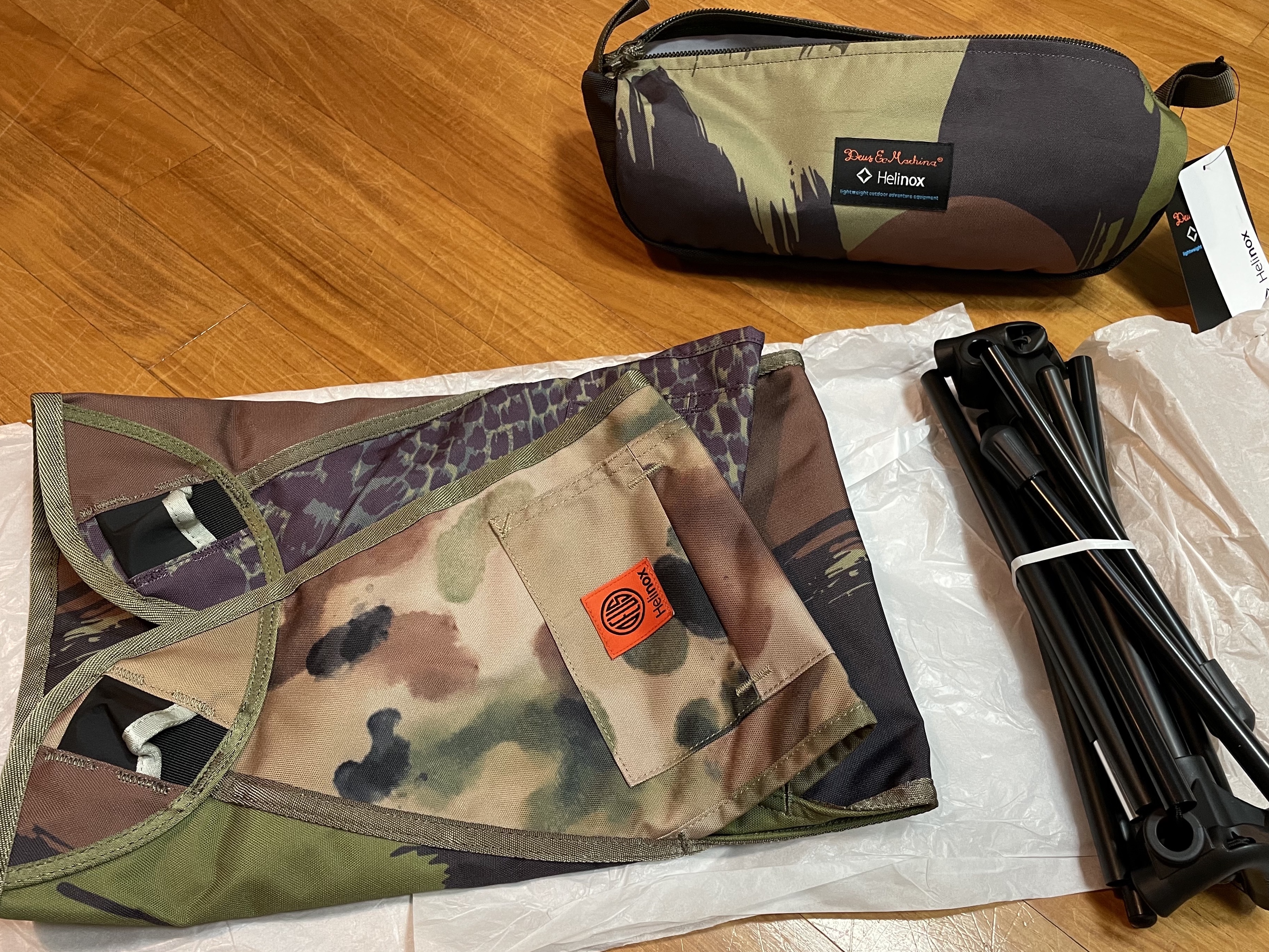 Helinox x Deus Ex Machina Tactical Chair Multi 착용 스타일 - 3