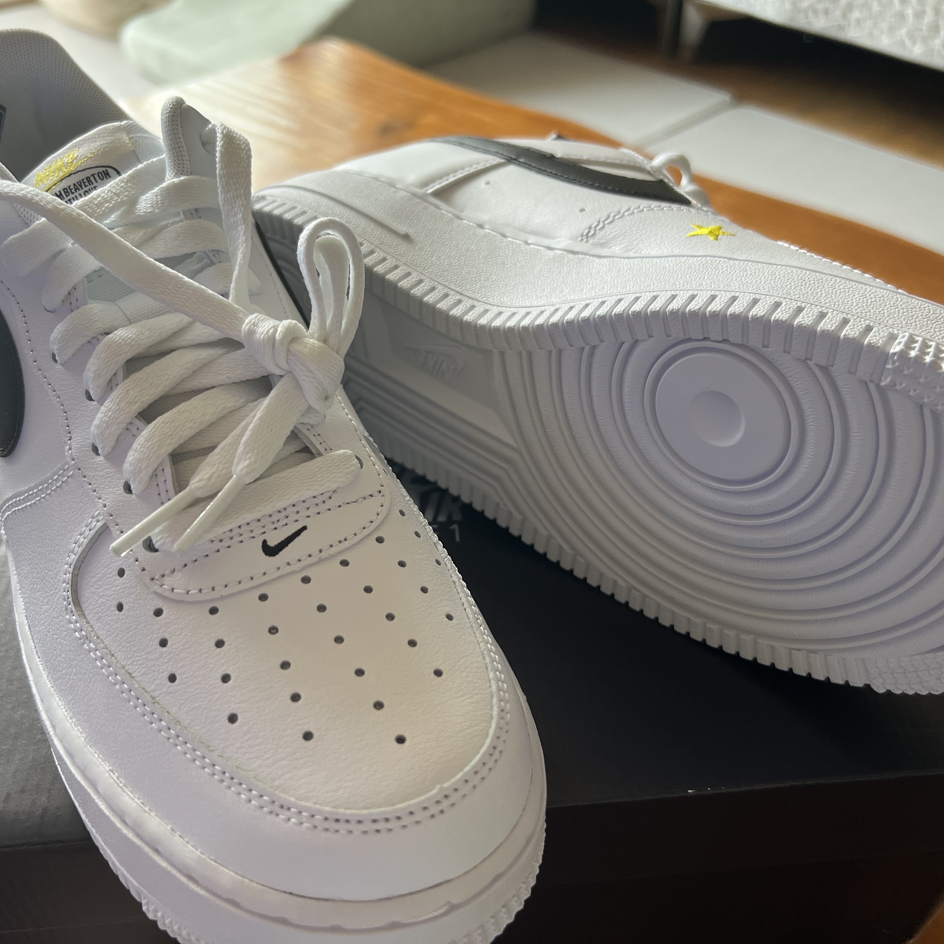 Nike Air Force 1 '07 LV8 2 Have a Nike Day 착용 스타일