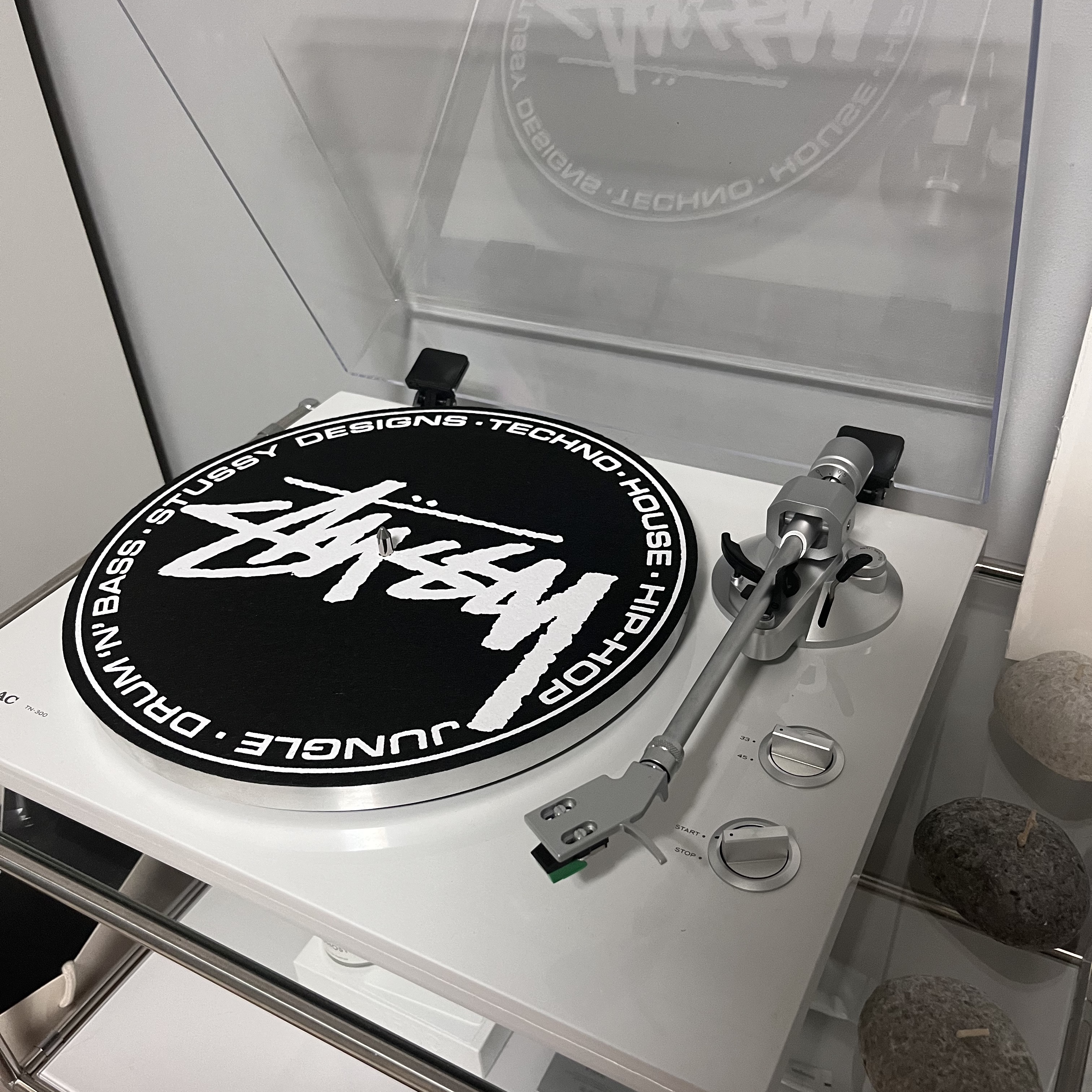 Stussy 12 Inch Post Modern Slipmats (2 Pack), Marshall Acton II Bluetooth White (Korean Ver.) 착용 스타일 - 2