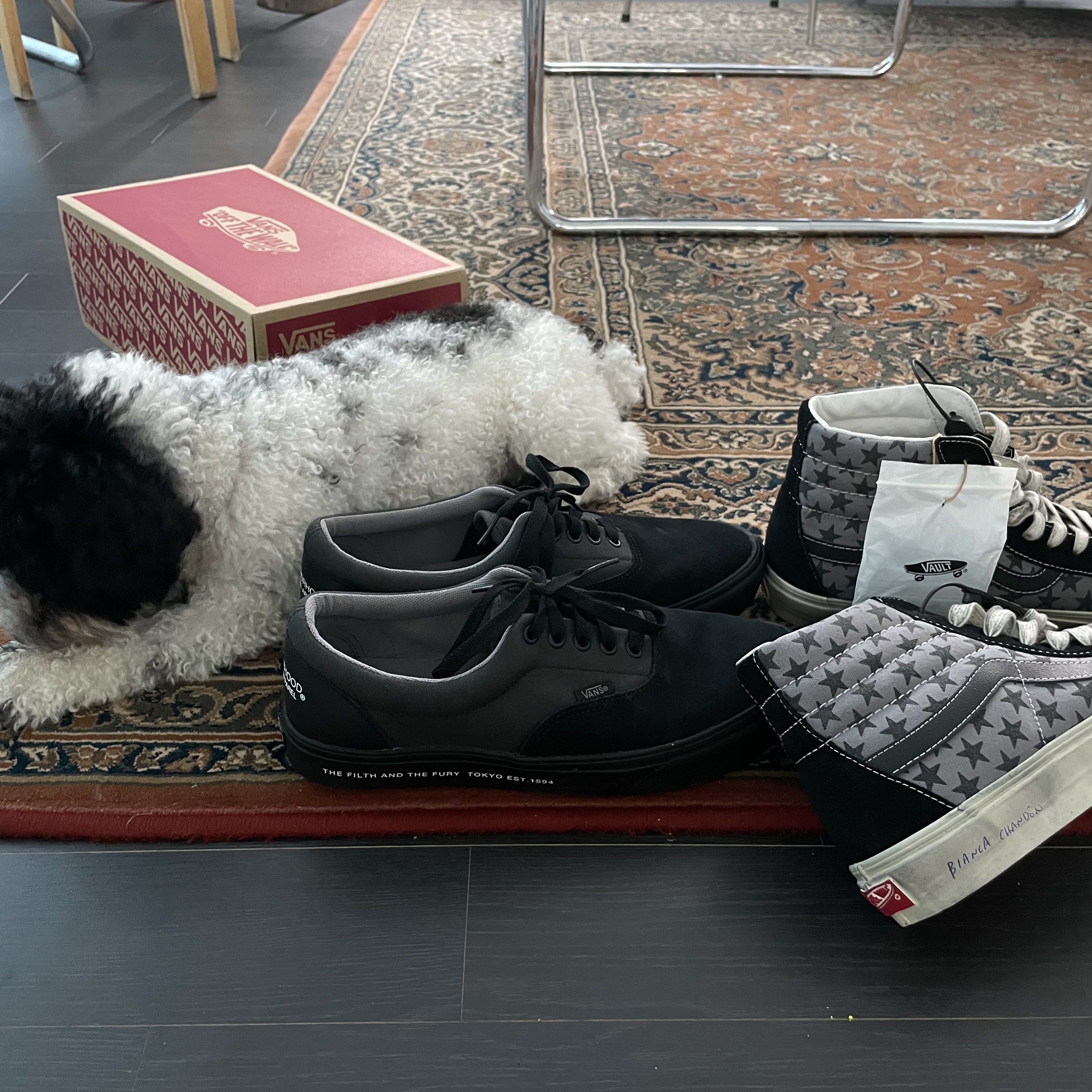 Vans Vault x Bianca Chandon Sk8-Hi Reissue LX Stressed Black Gray, Vans x Neighborhood ComfyCush Era Black 착용 스타일
