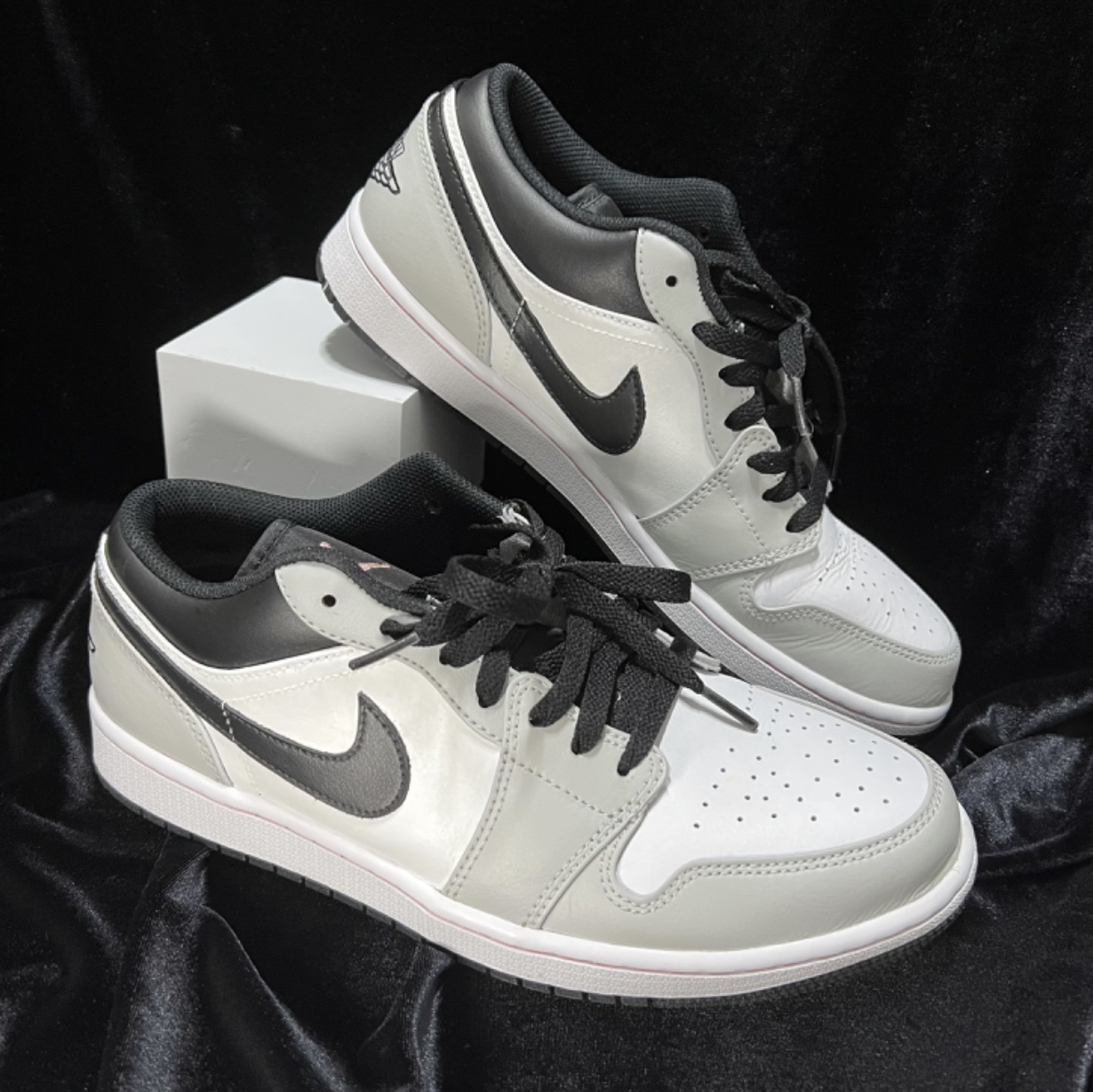 Jordan 1 Low Grey Fog Black Bleached Coral 착용 스타일