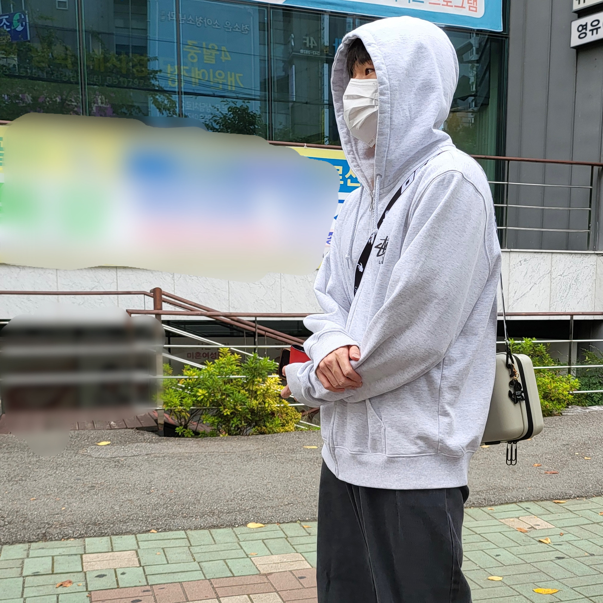 Stussy World Tour Zip Hoodie Ash Heather 2021, Off-White x Amore Pacific Protection Box (Without Cosmetics) 착용 스타일 - 2