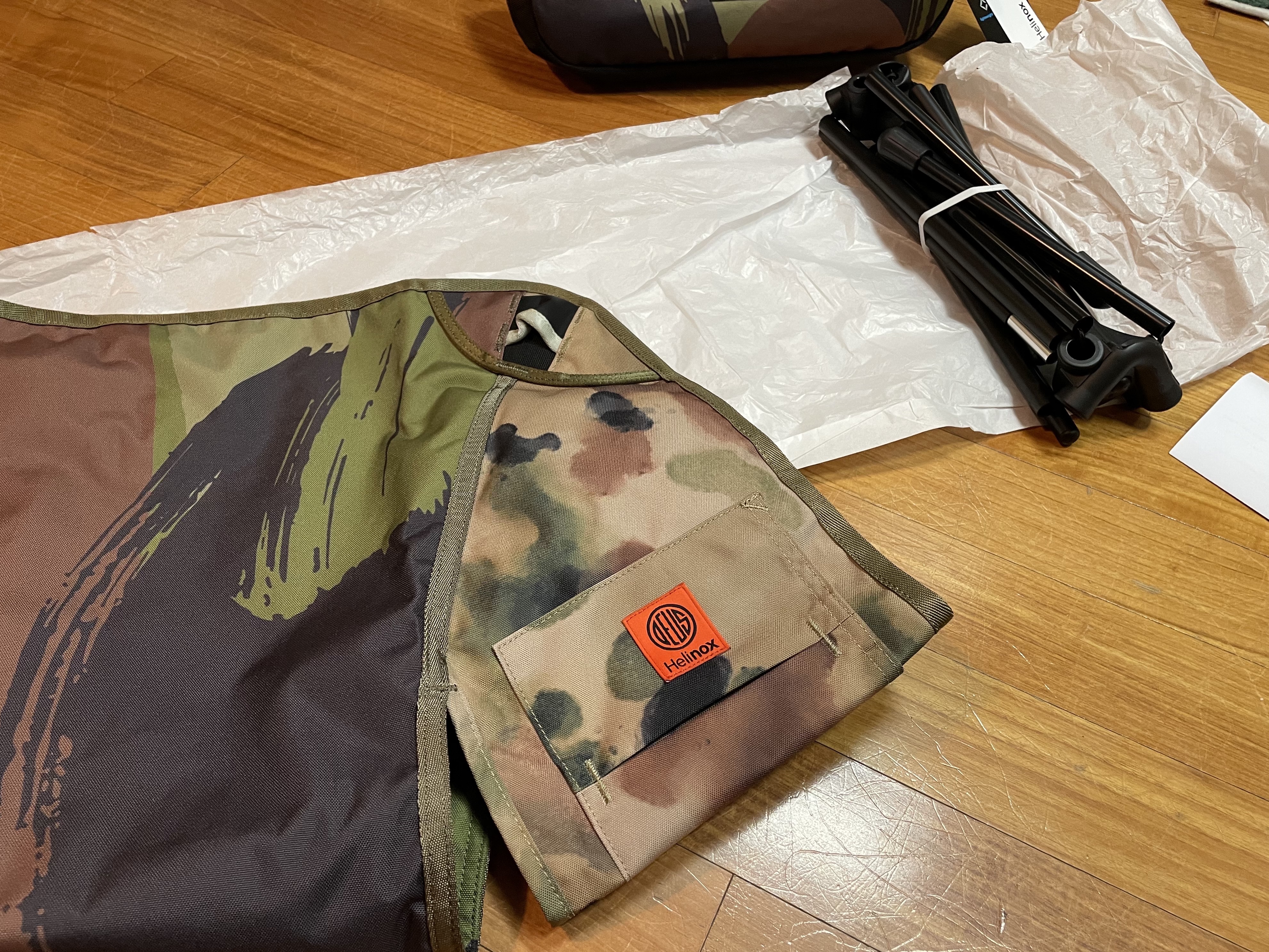 Helinox x Deus Ex Machina Tactical Chair Multi 착용 스타일 - 4