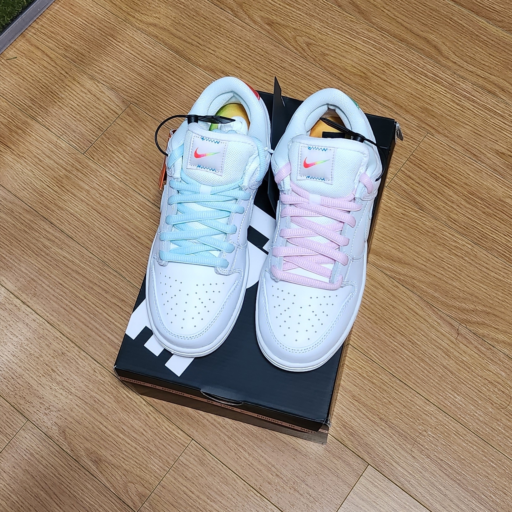 Nike SB Dunk Low Pro Be True, Nike x Sean Cliver SB Dunk Low Holiday Special 착용 스타일 - 2