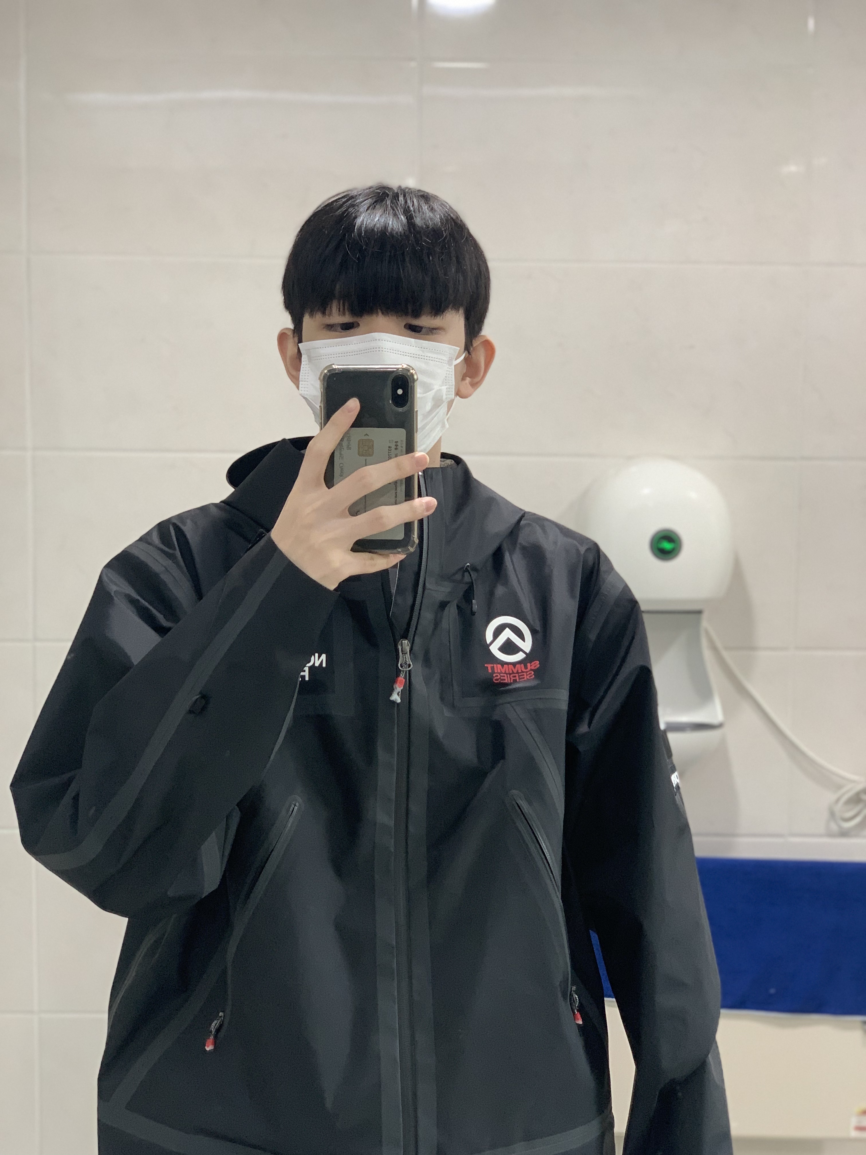 Supreme x The North Face Summit Series Outer Tape Seam Jacket Black - 21SS 착용 스타일 - 3
