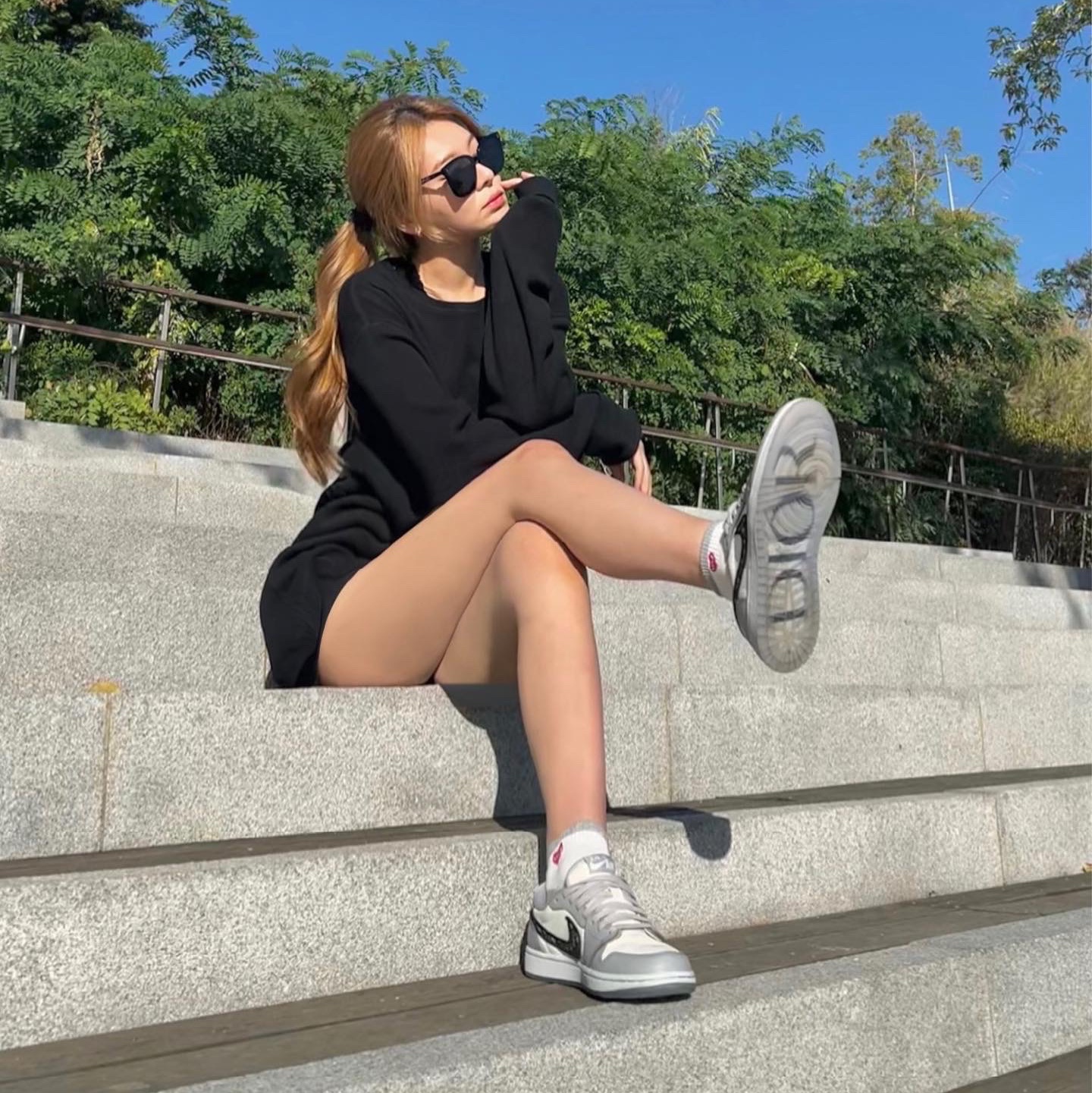 Jordan 1 x Dior Low OG 착용 스타일 - 1