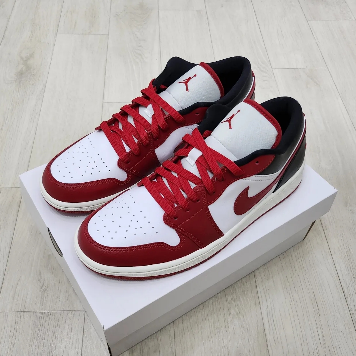 (W) Jordan 1 Low White Gym Red 착용 스타일 - 2