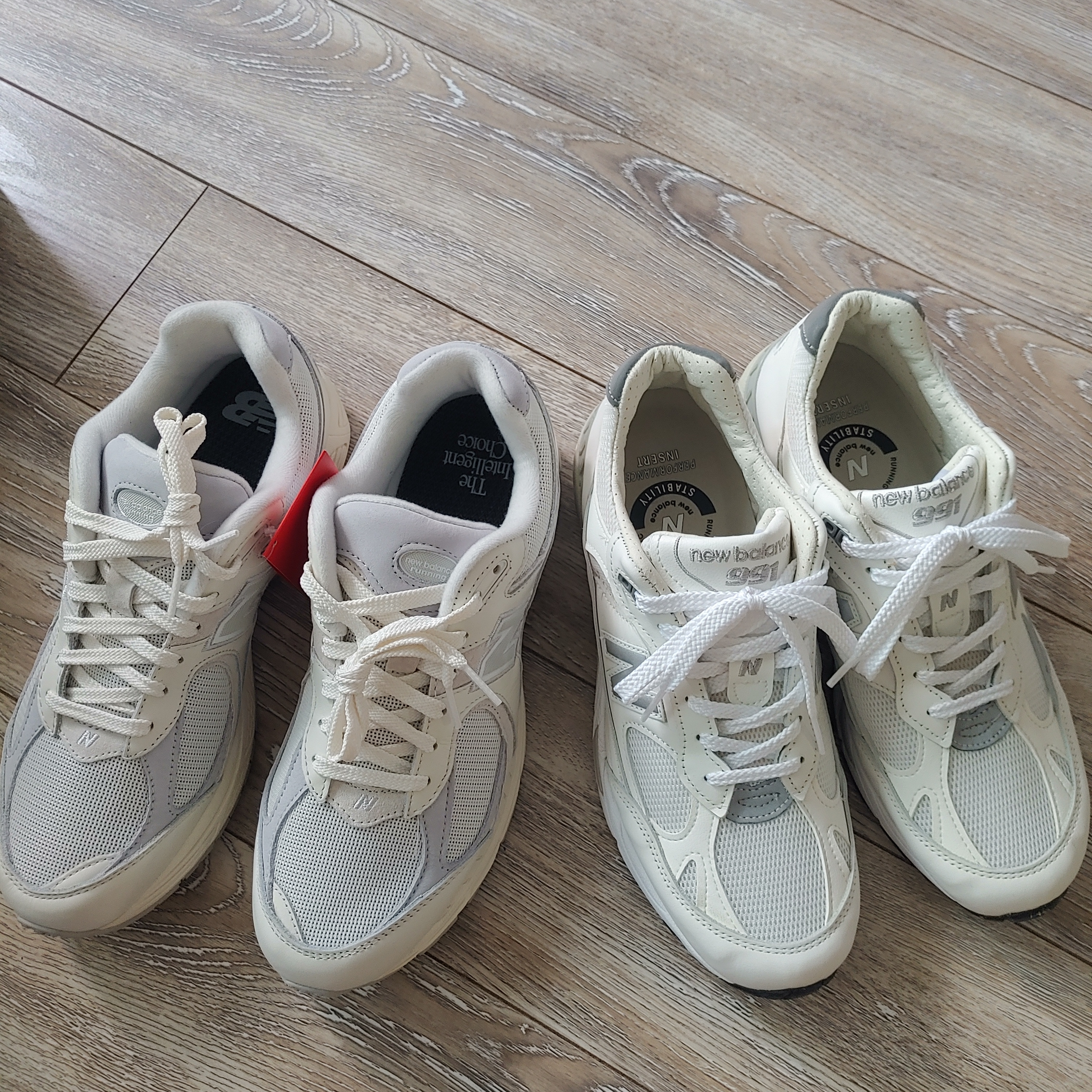 New Balance 2002R White Sea Salt, New Balance 991 Made in UK White Silver 착용 스타일