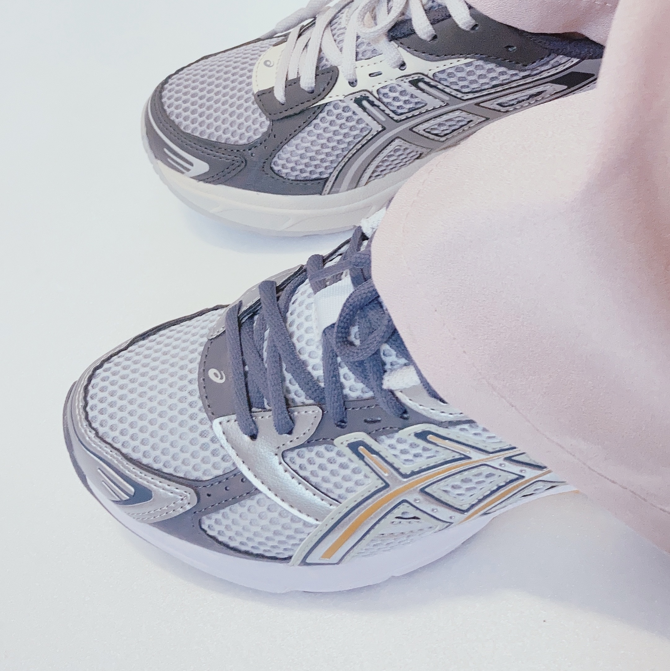 Asics Gel-1130 Oyster Grey Clay Grey, Asics Gel-1130 Polar Shade Pure Silver 착용 스타일 - 2