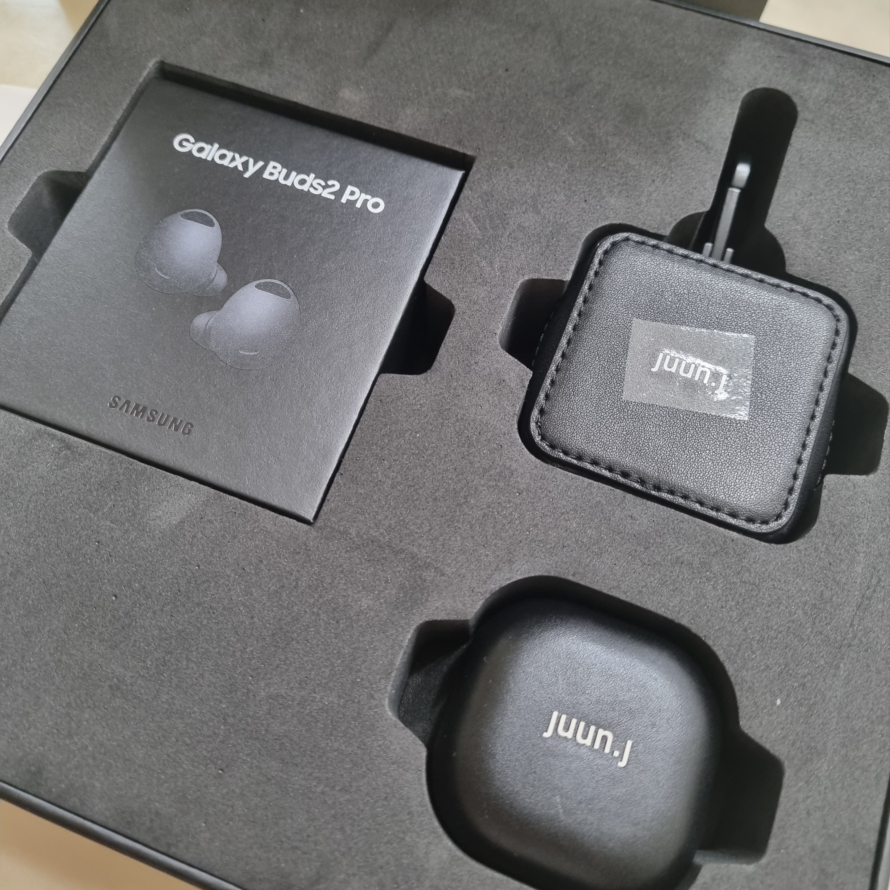 Samsung Galaxy Buds2 Pro Juun.J Edition Black (Korean Ver.) 착용 스타일 - 2