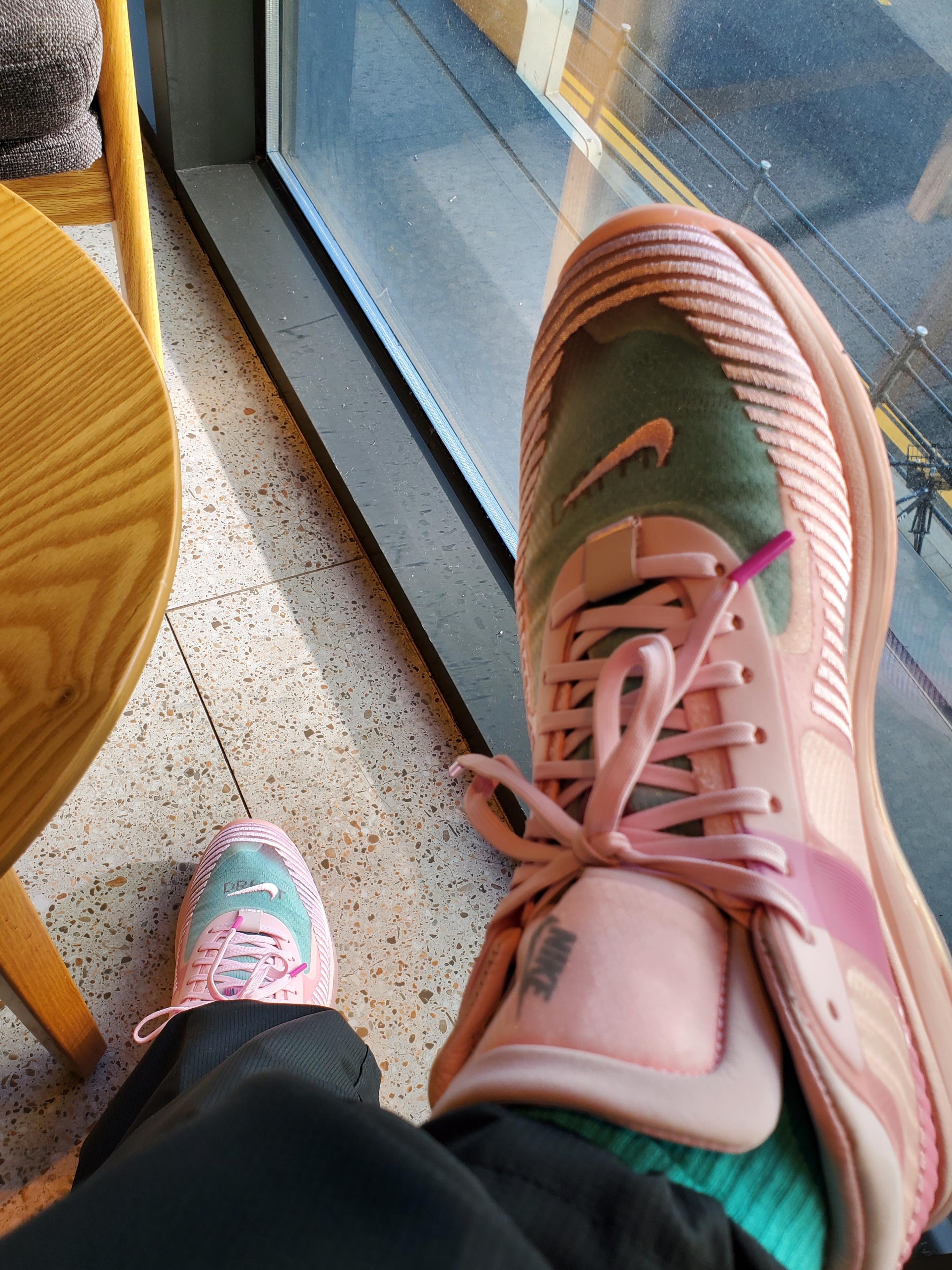 Nike x John Elliott LeBron Icon Tulip Pink 착용 스타일 - 2