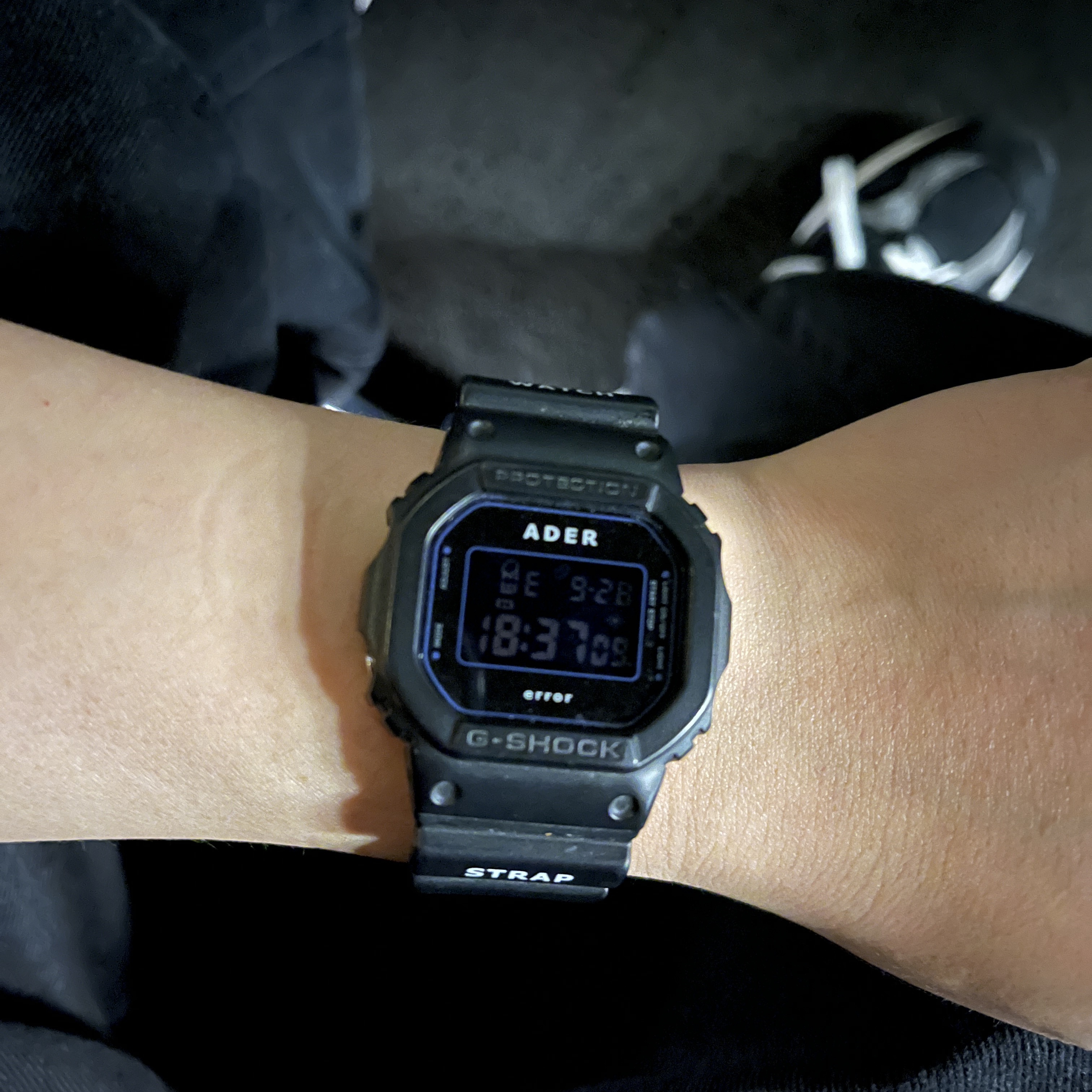 Casio G-Shock x Ader Error DW-5600ADER-1 착용 스타일
