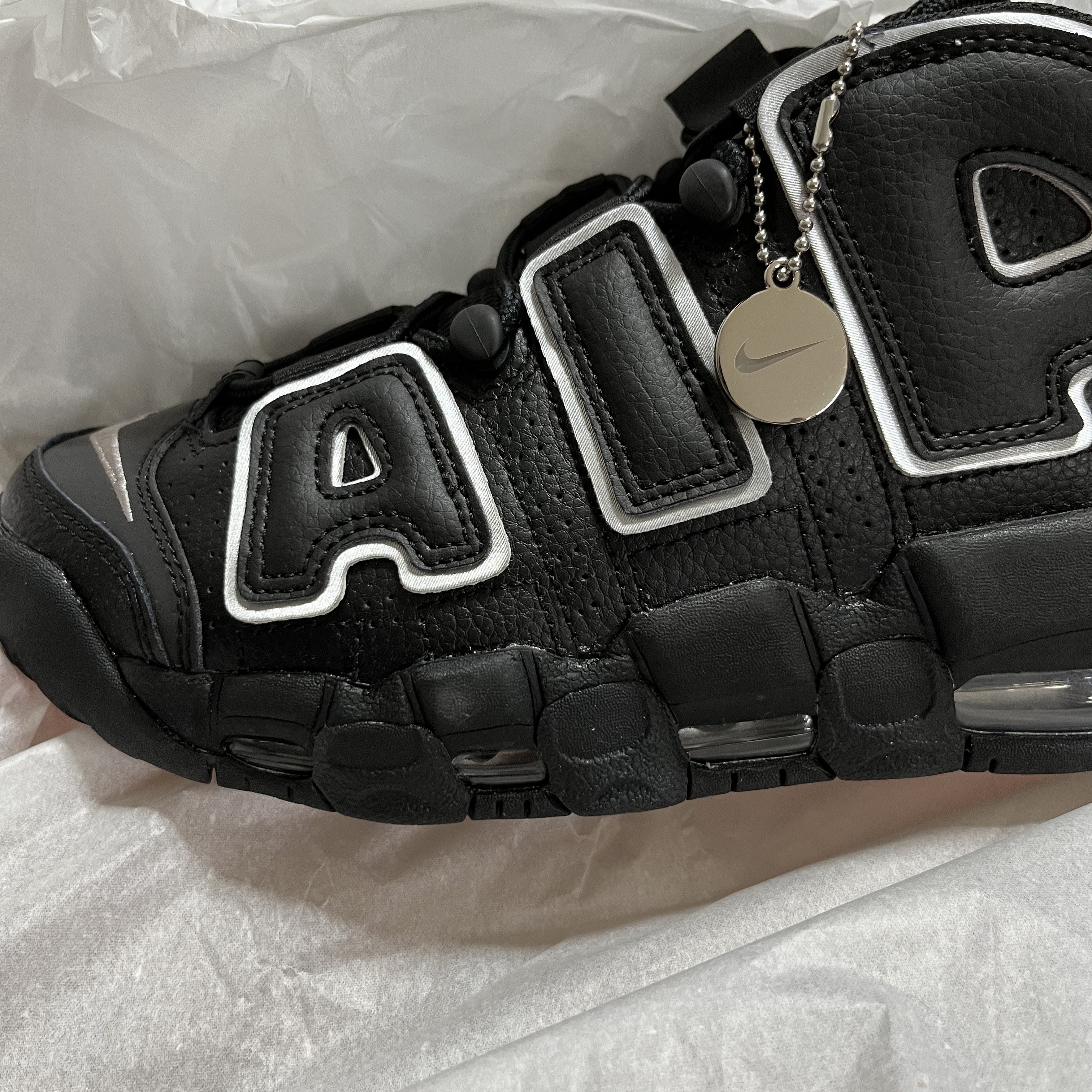 (W) Nike Air More Uptempo Black Silver 착용 스타일