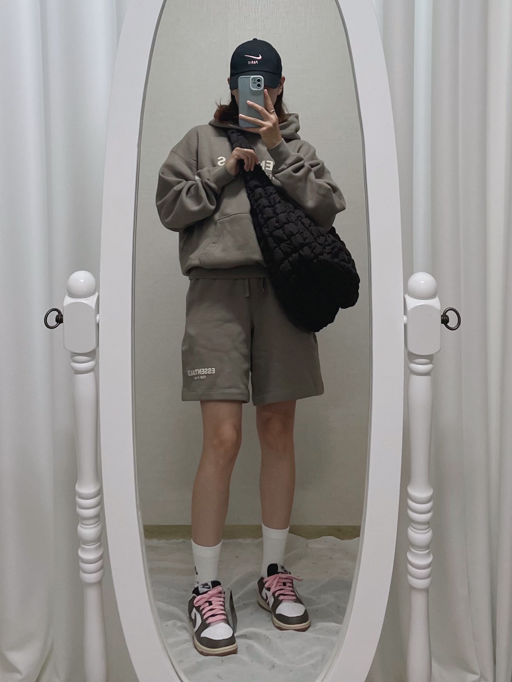 (Kids) Essentials Hoodie Desert Taupe - 22SS, COS Quilted Oversized Shoulder Bag Brown 착용 스타일 - 2