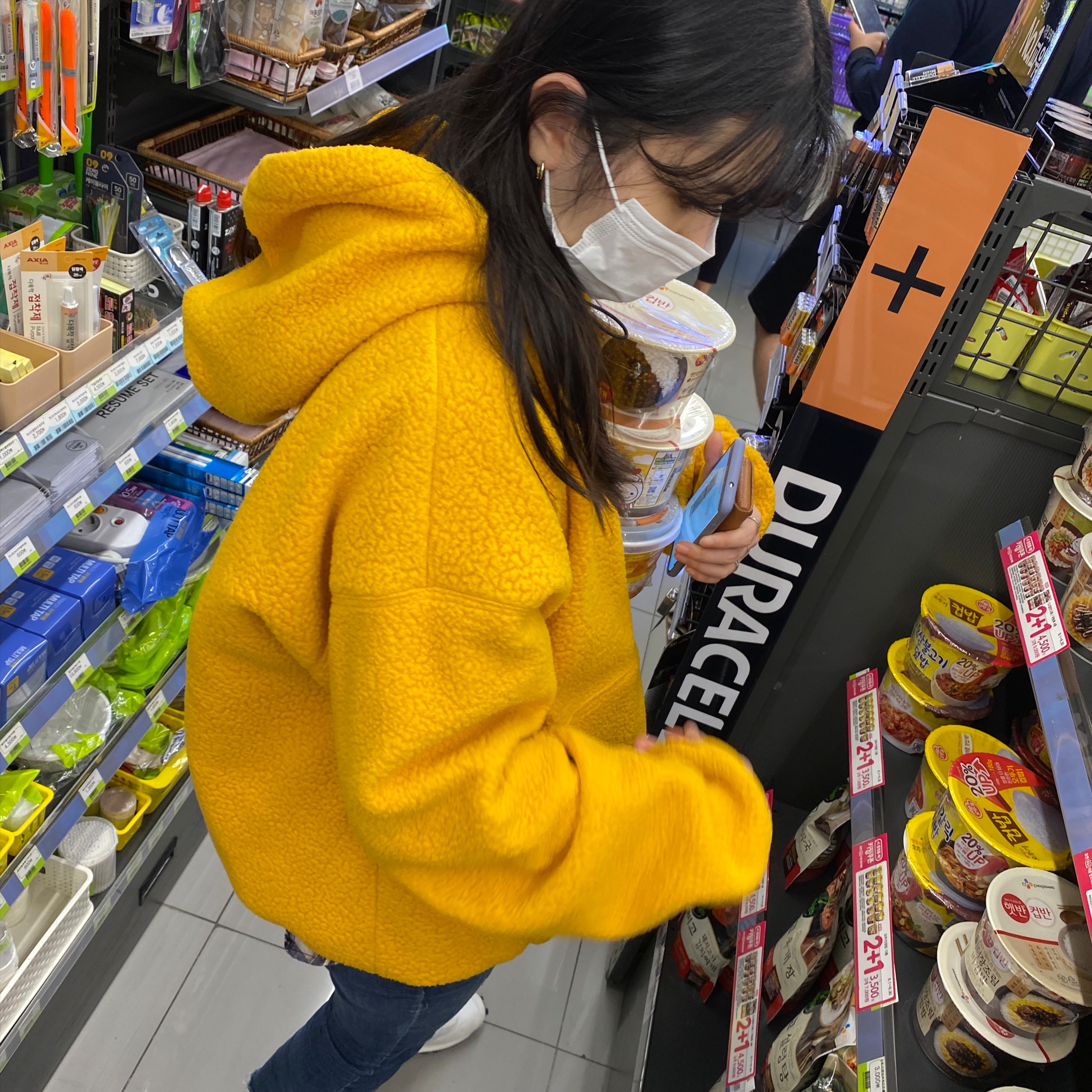 IAB Studio x LMC Boa Fleece Hoodie Yellow, Nike Daybreak SP White University Red 착용 스타일 - 2