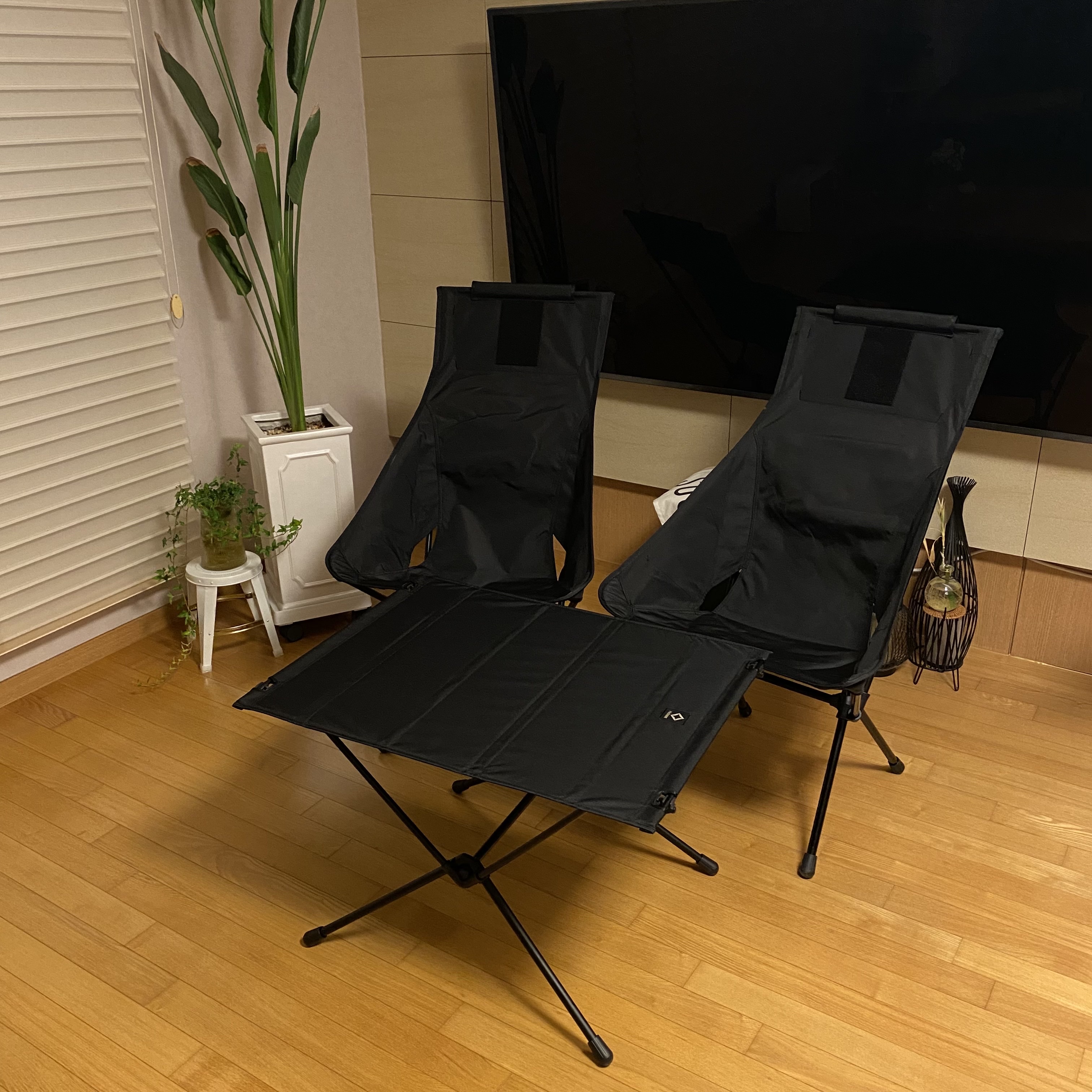 Helinox Tactical Table L Black, Helinox Tactical Sunset Chair Black 착용 스타일