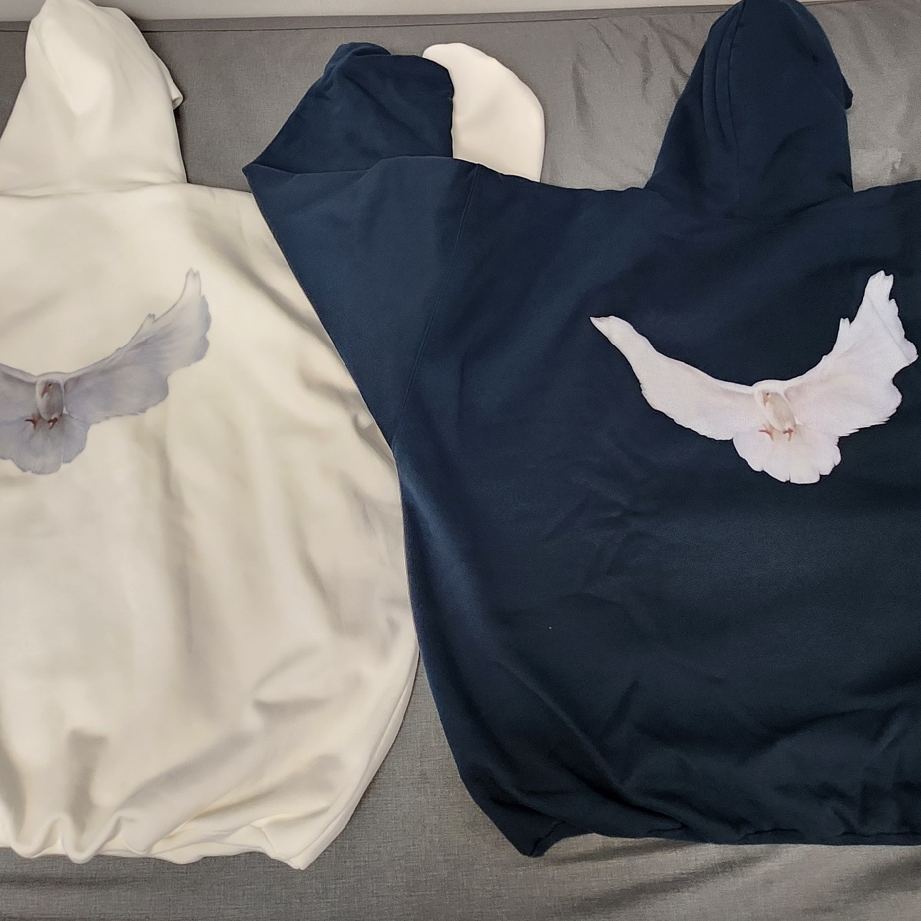Yeezy Gap Engineered By Balenciaga Dove Hoodie Dark Blue, Yeezy Gap Engineered By Balenciaga Dove Hoodie White 착용 스타일 - 1