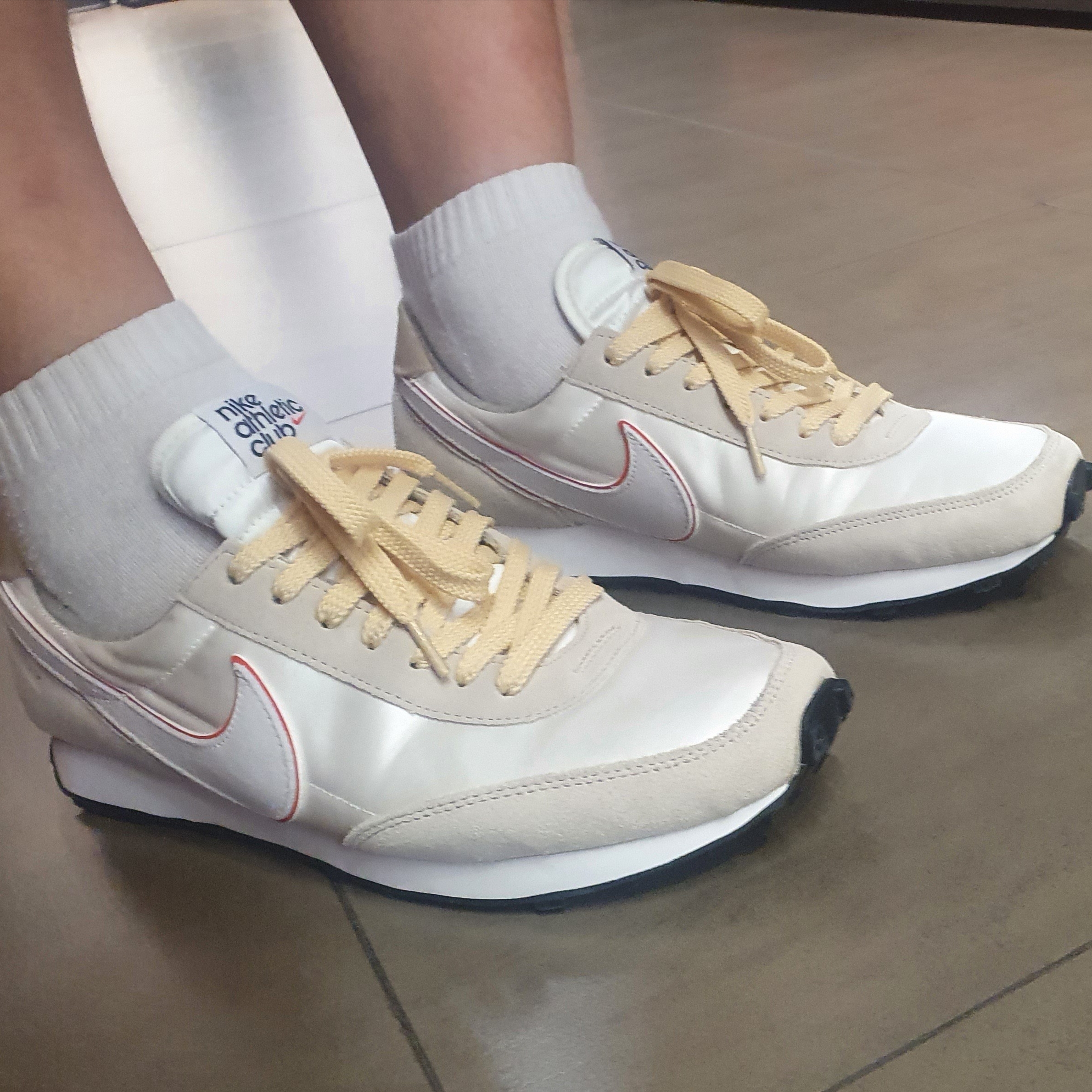 (W) Nike Daybreak SE Sail Rush Orange 착용 스타일