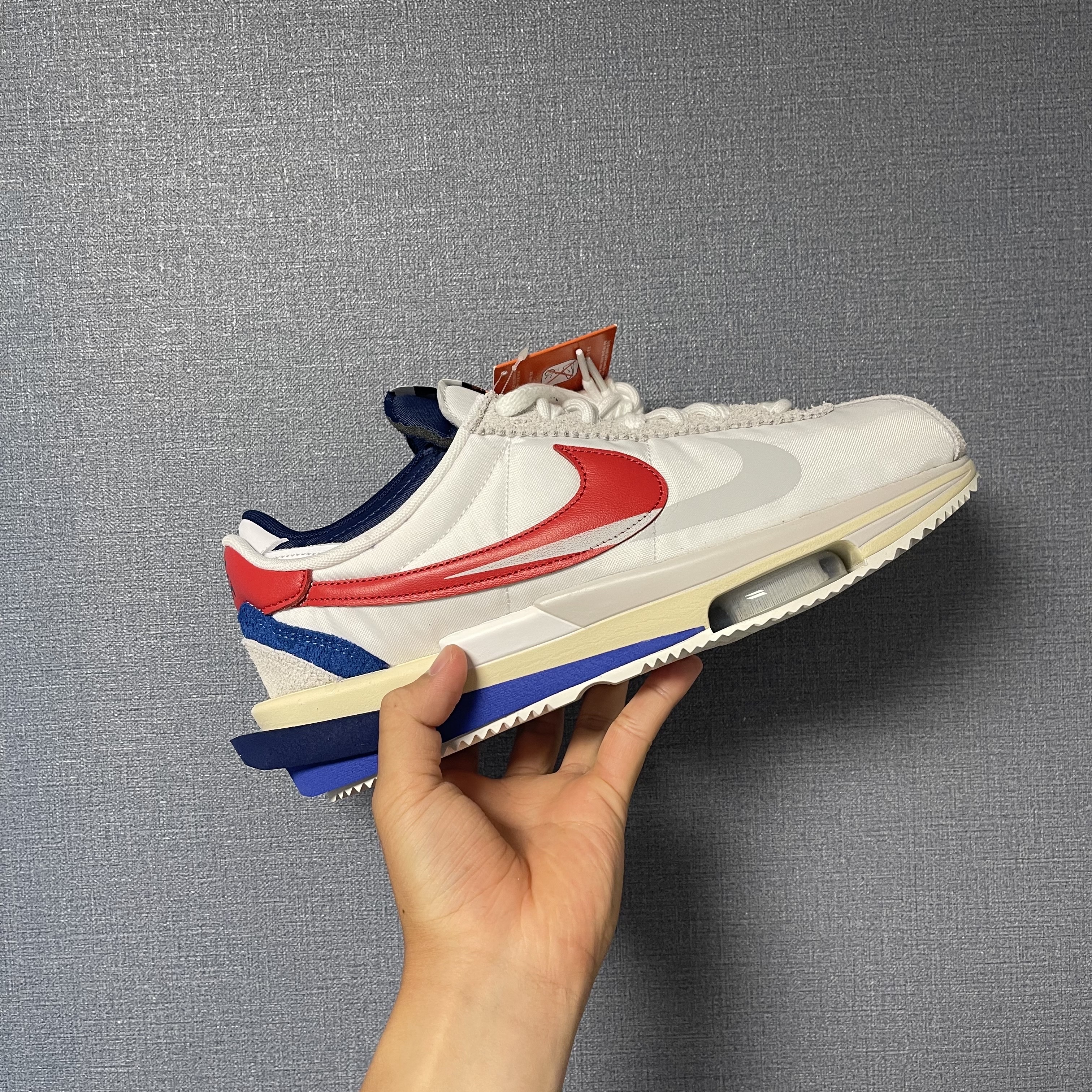Nike x Sacai Zoom Cortez SP White and University Red 착용 스타일