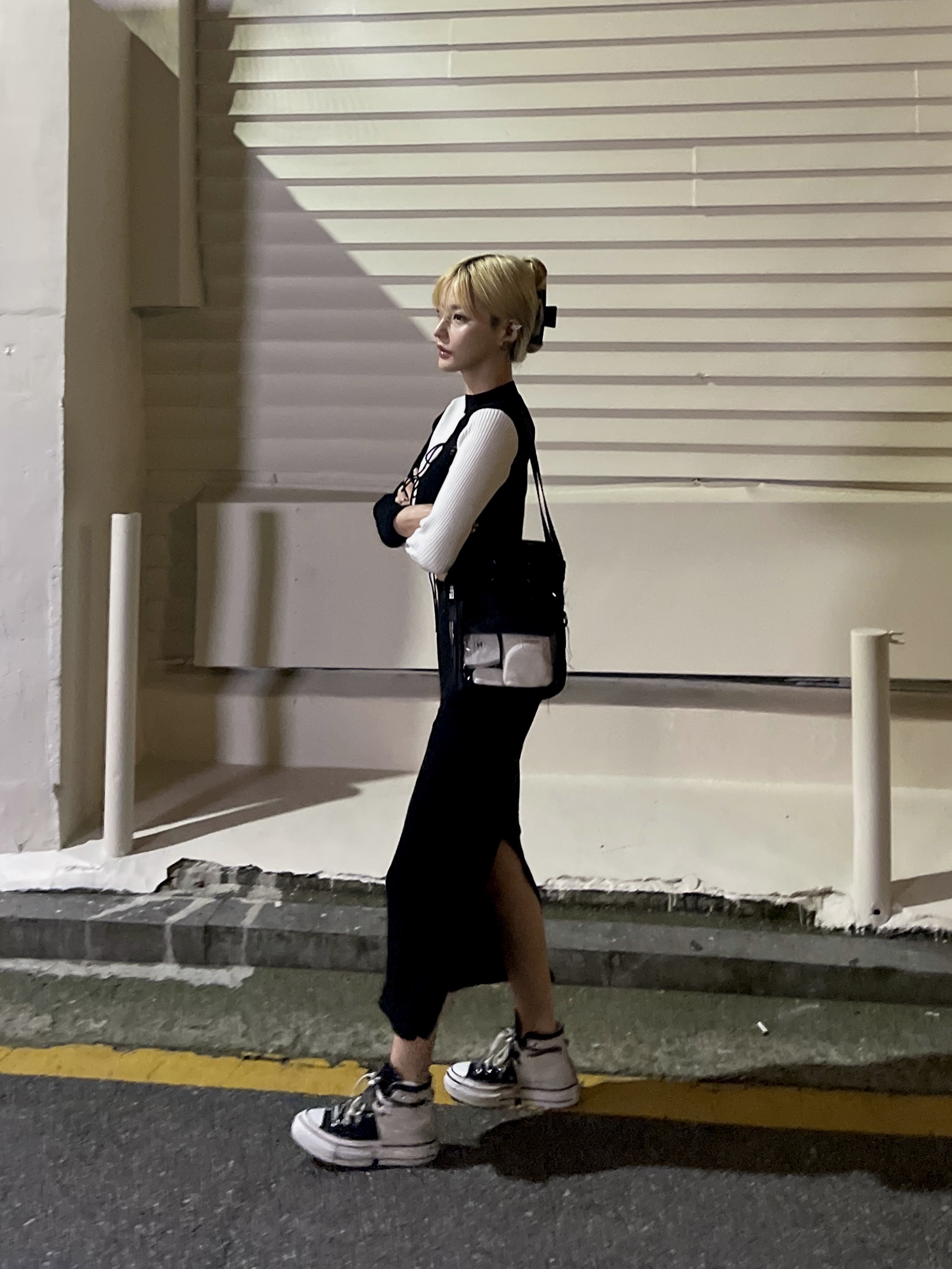 Converse x Feng Chen Wang Chuck 70 2-in-1 Natural Ivory Black, Apple AirPods Max Lightning Silver (Korean Ver.) 착용 스타일 - 1