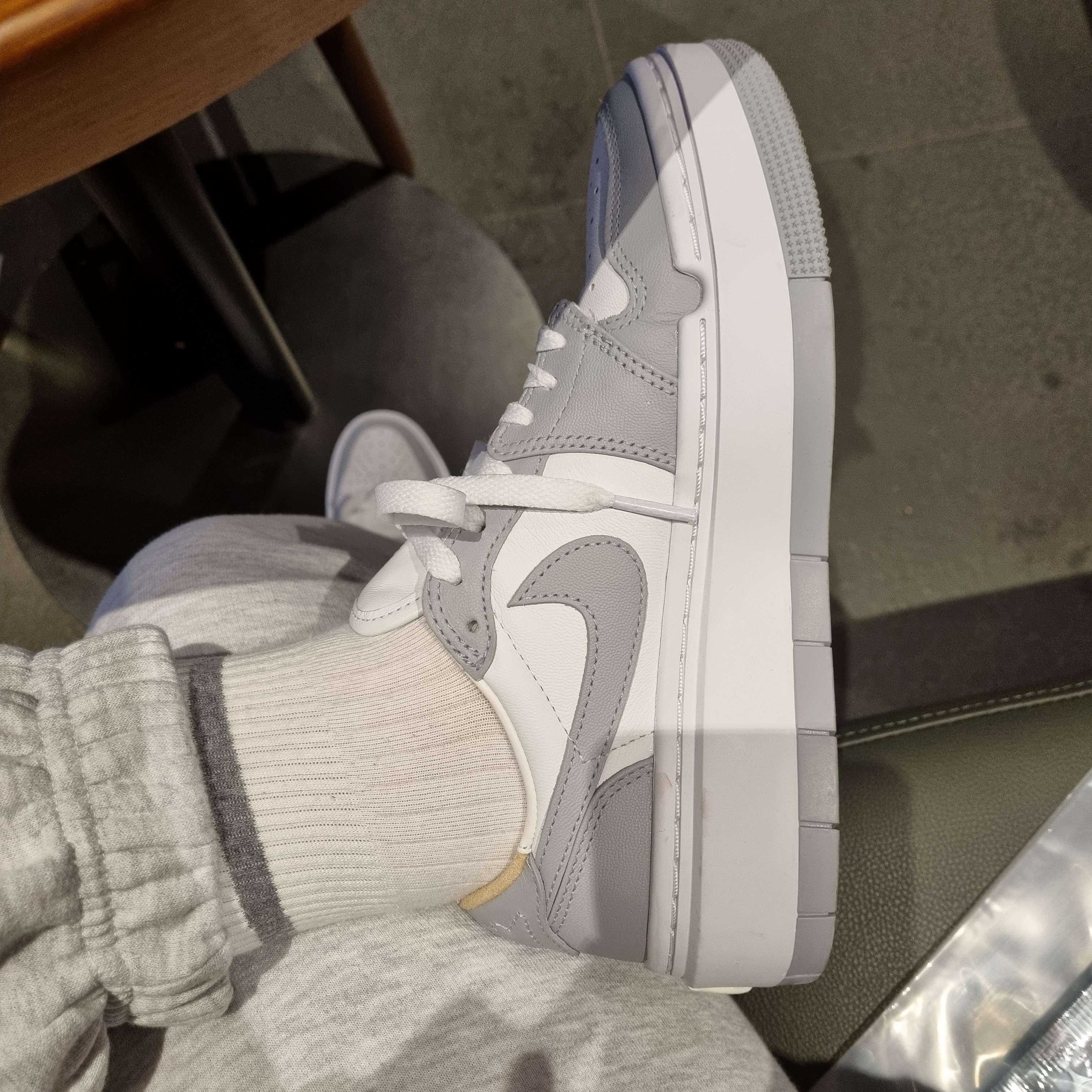 (W) Jordan 1 Elevate Low White and Wolf Grey 착용 스타일