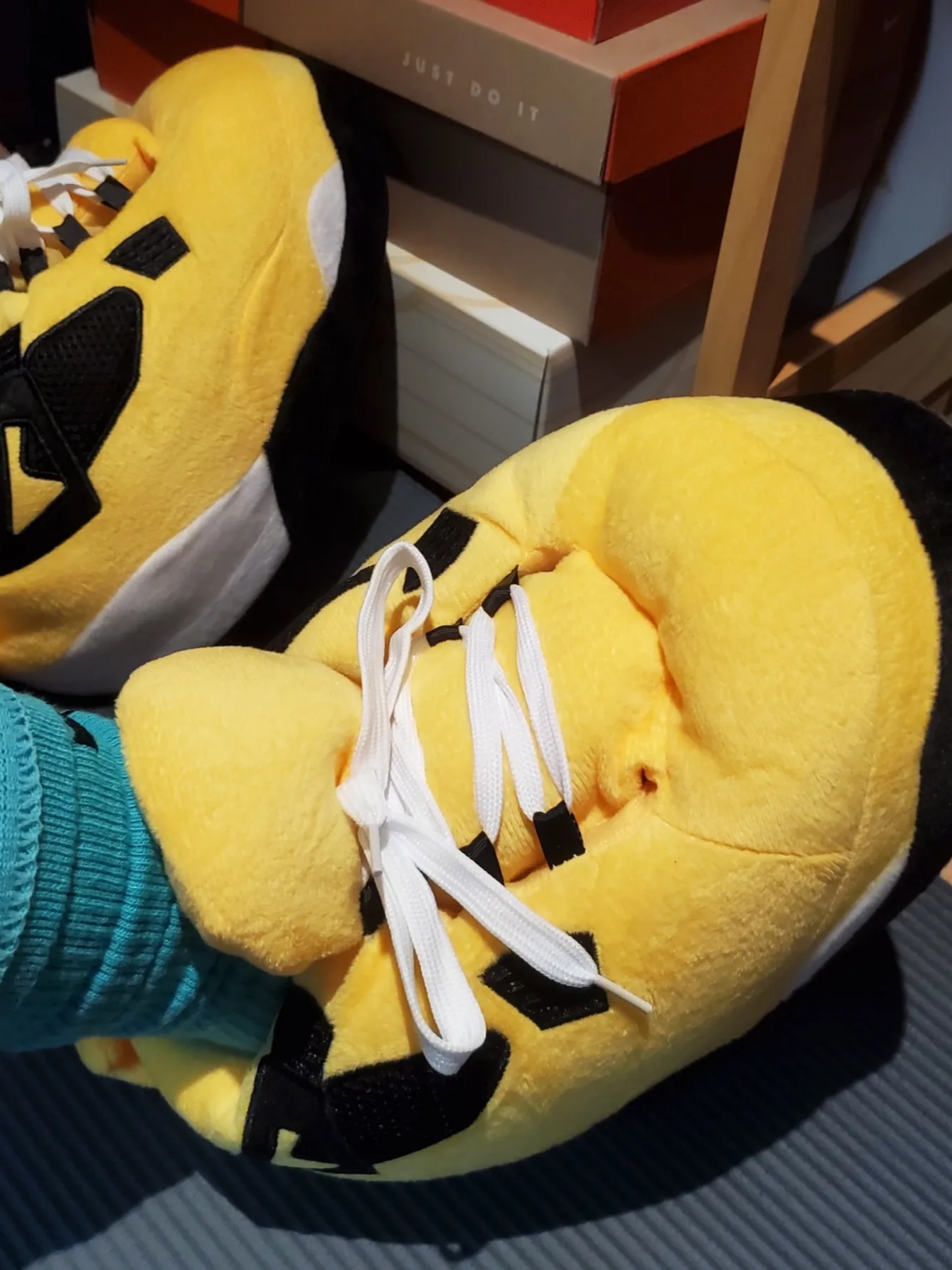 Jordan 4 Retro Tour Yellow 착용 스타일 - 3