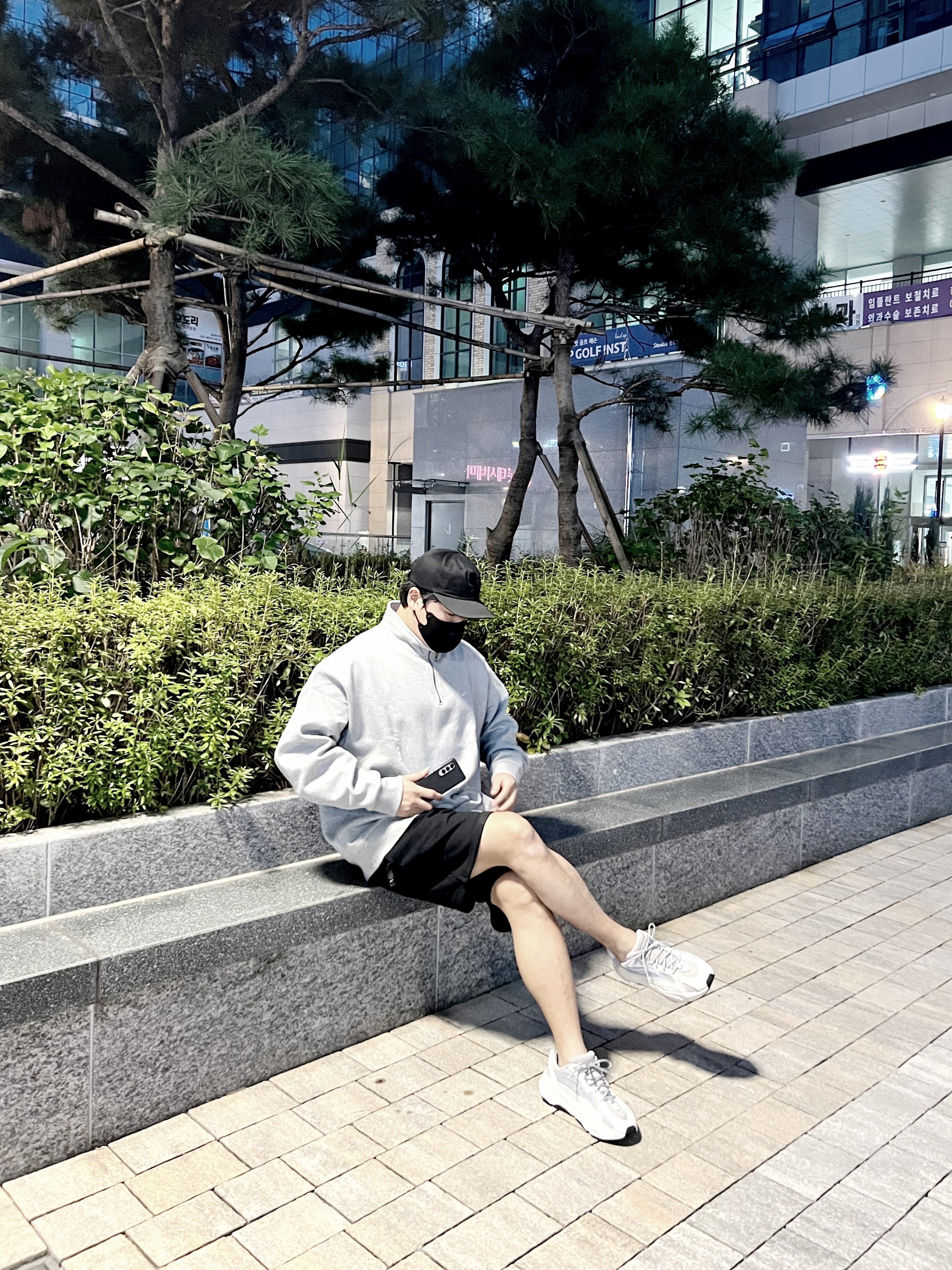 Nike NRG Solo Swoosh Fleece Shorts Black - Asia, Nike NRG Solo Swoosh Heavy Weight BB Quarter Zip Top Dark Grey Heather - US/EU 착용 스타일 - 3