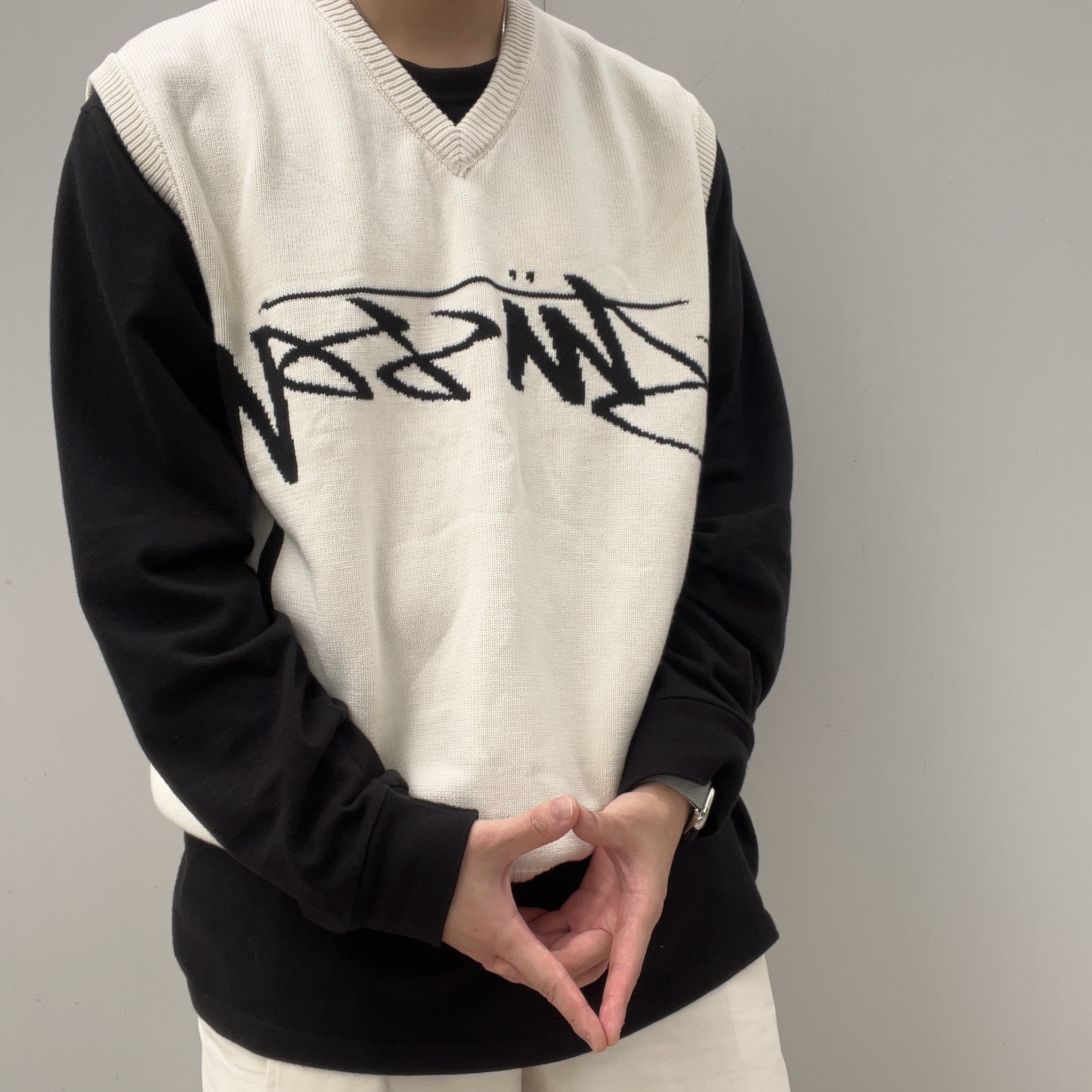 Stussy Sweater Vest Natural 착용 스타일