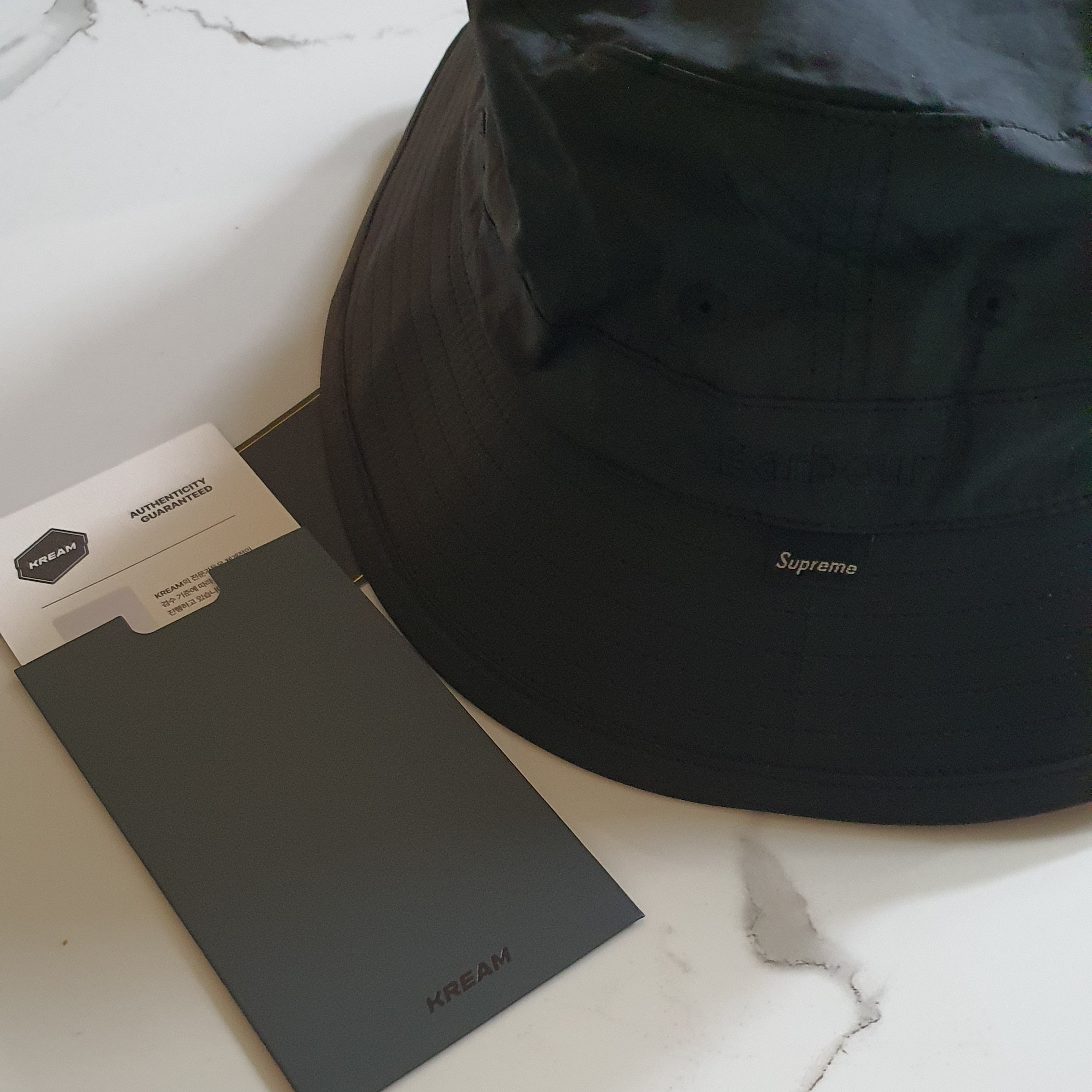Supreme x Barbour Waxed Cotton Crusher Black - 20SS 착용 스타일
